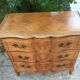 Commode arbalète