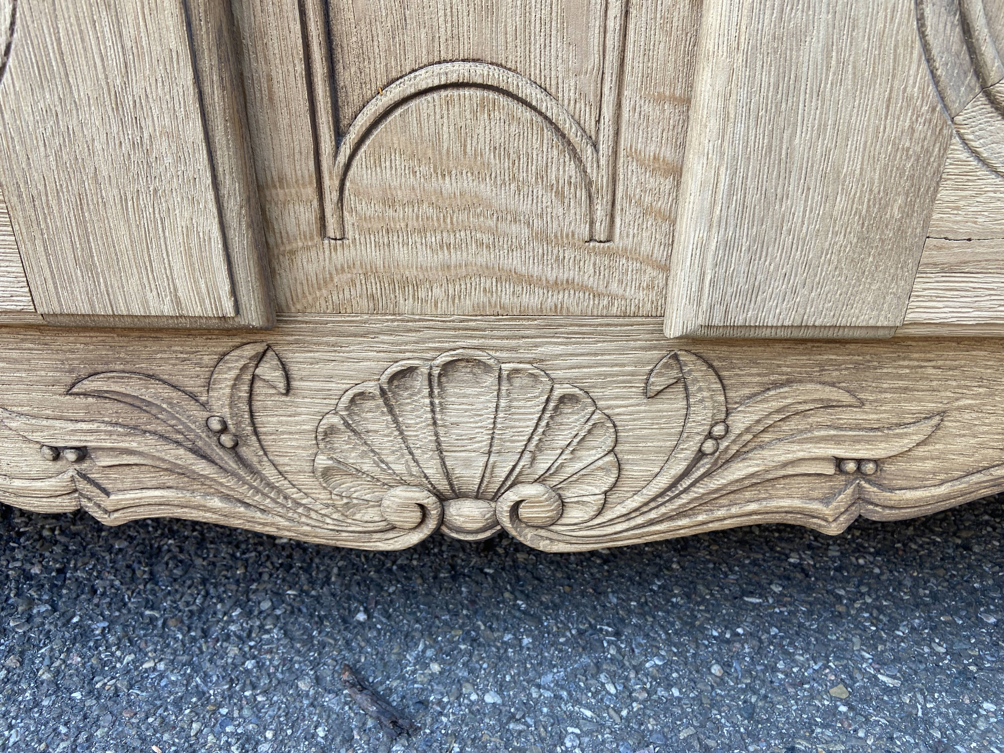 Buffet Baroque Louis XV in natural oak