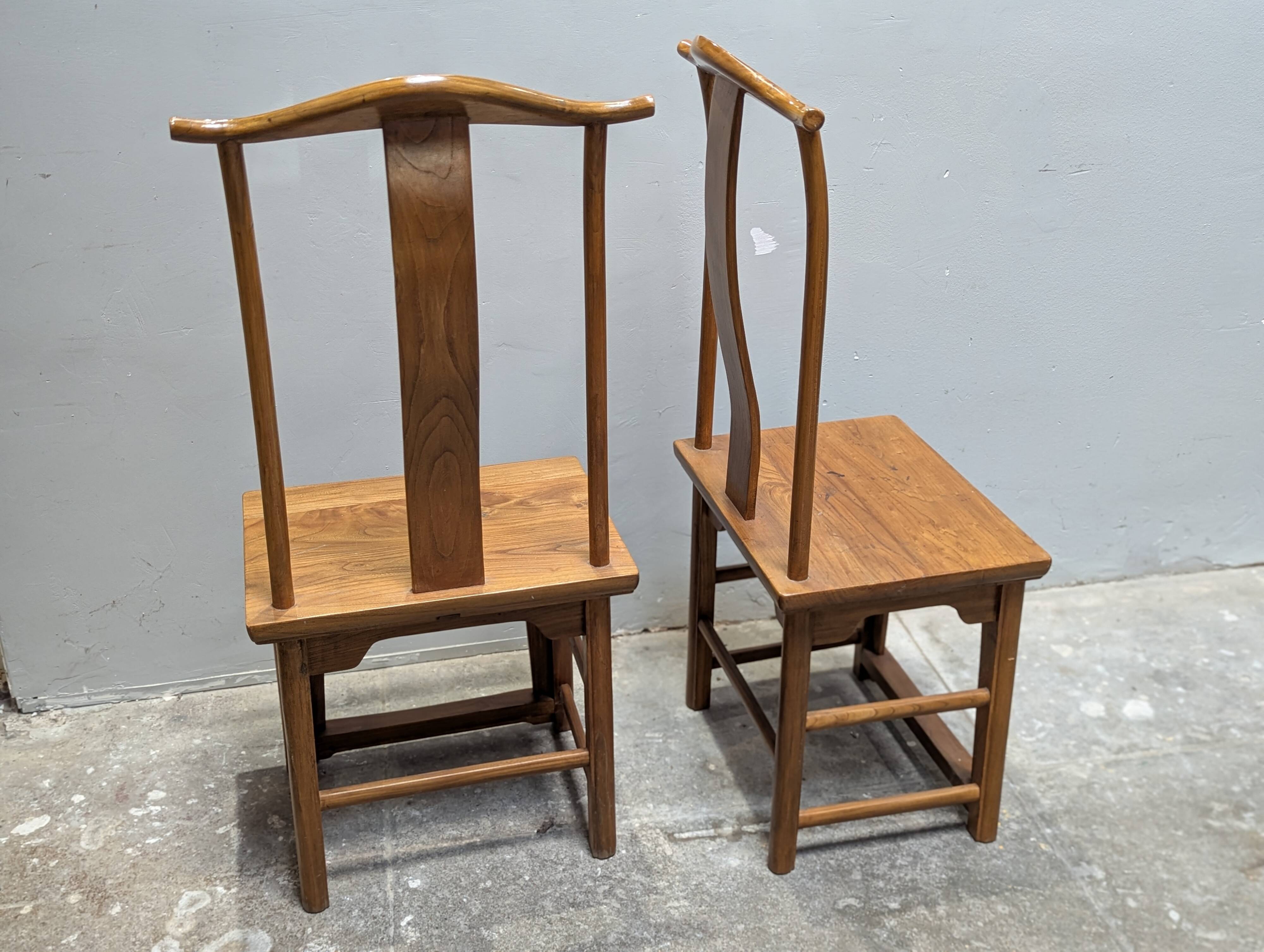 Paire de chaises chinoises en orme
