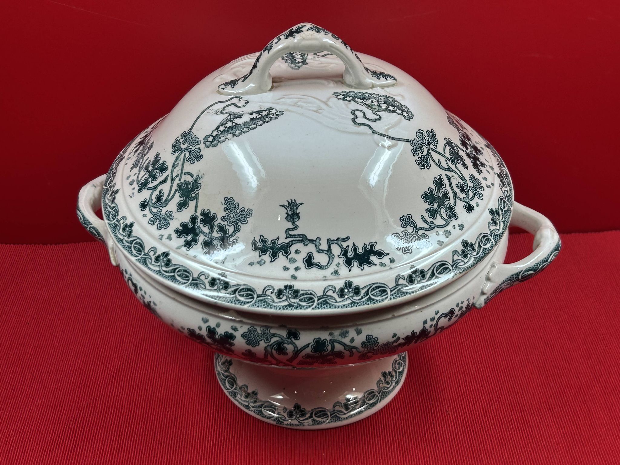 Soup tureen or vegetable dish Modern Style by Hamage Saint Amand