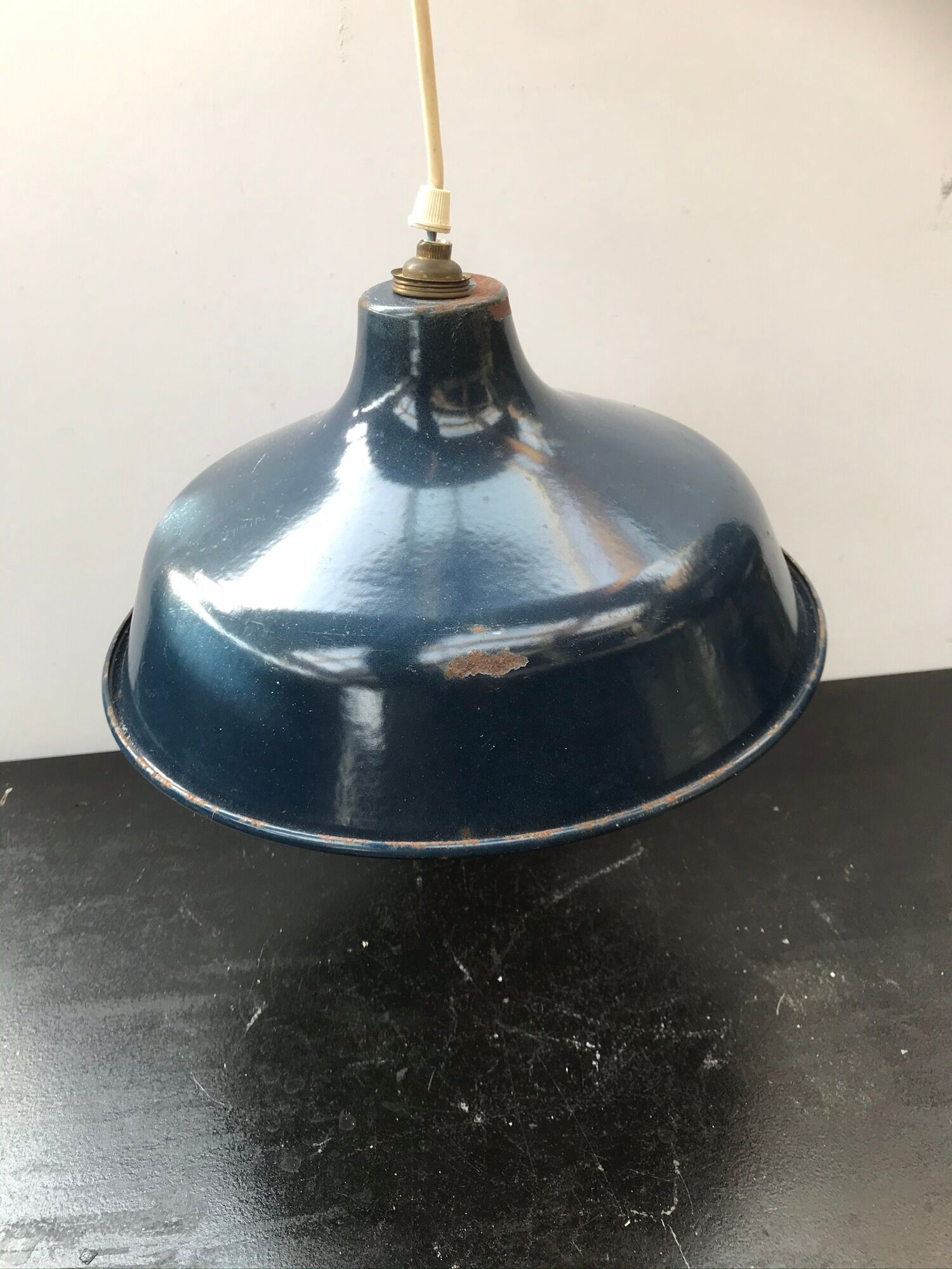 Suspension atelier métal émaillé bleu intérieur blanc vintage