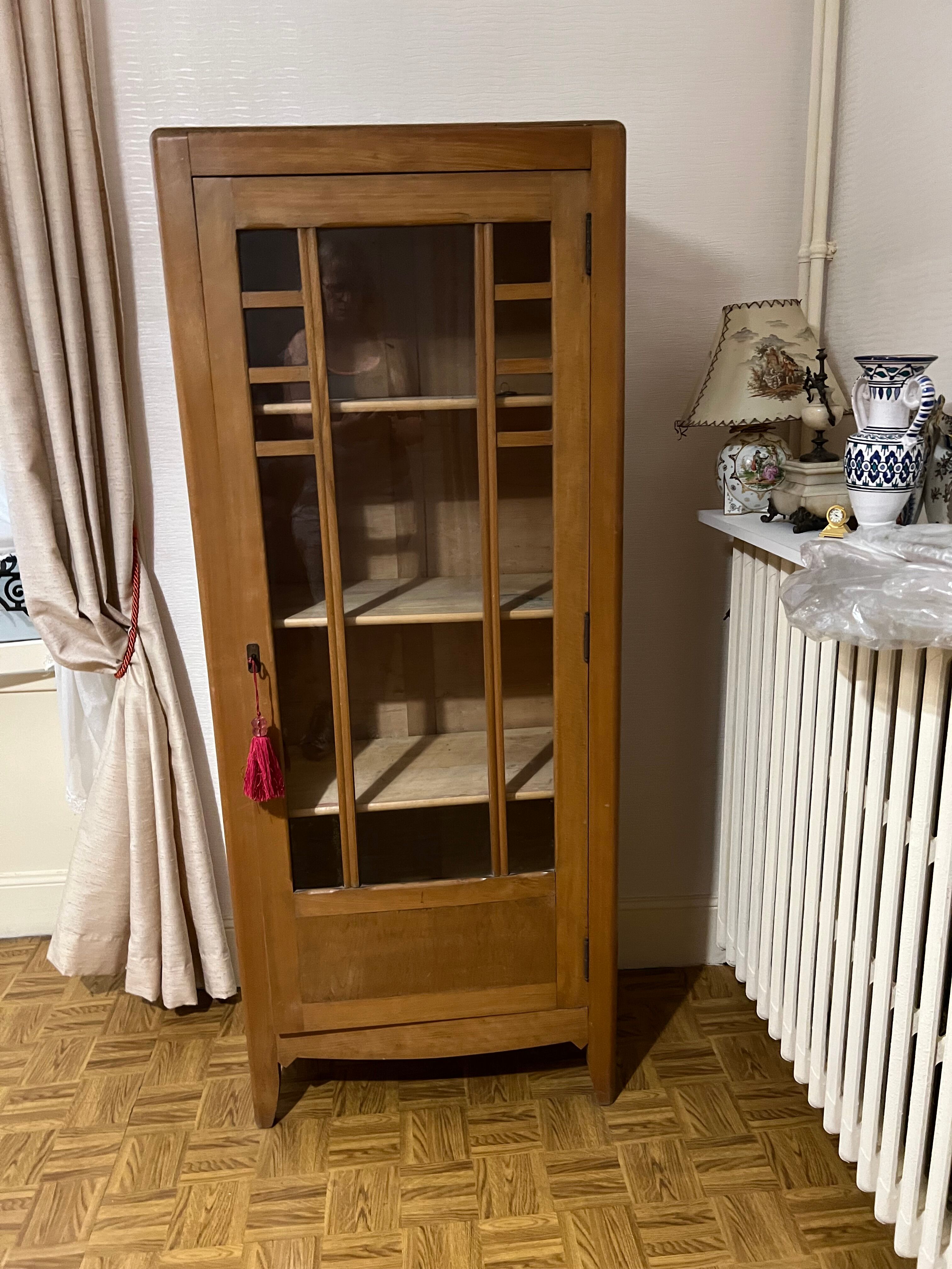 Showcase cabinet year 50s