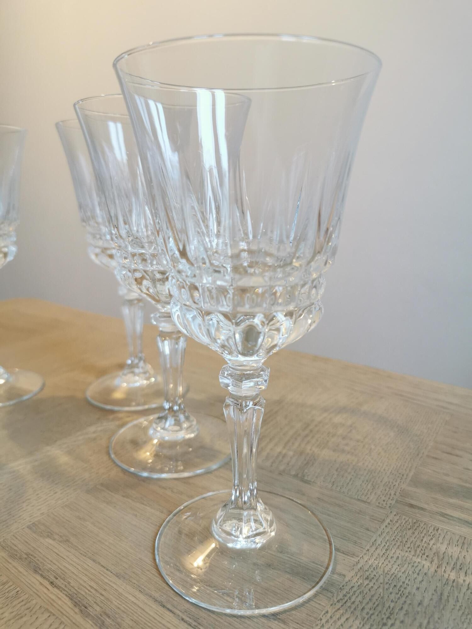 Service of 6 vintage water glasses in Luminarc chiseled glass