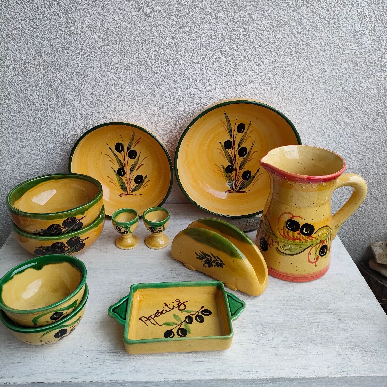 Lot of Provençal ceramic tableware