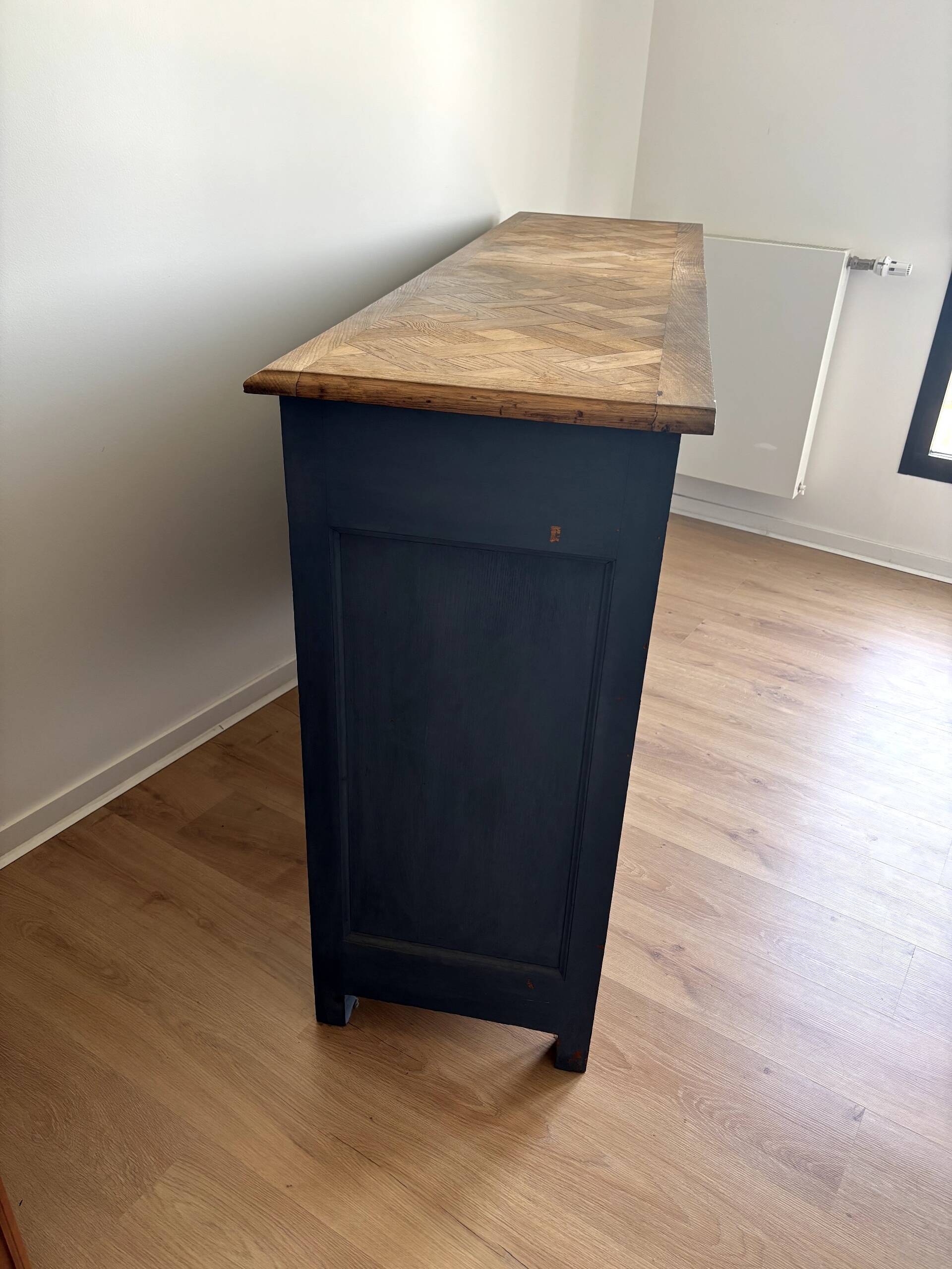 Vintage Counter/Buffet in excellent condition