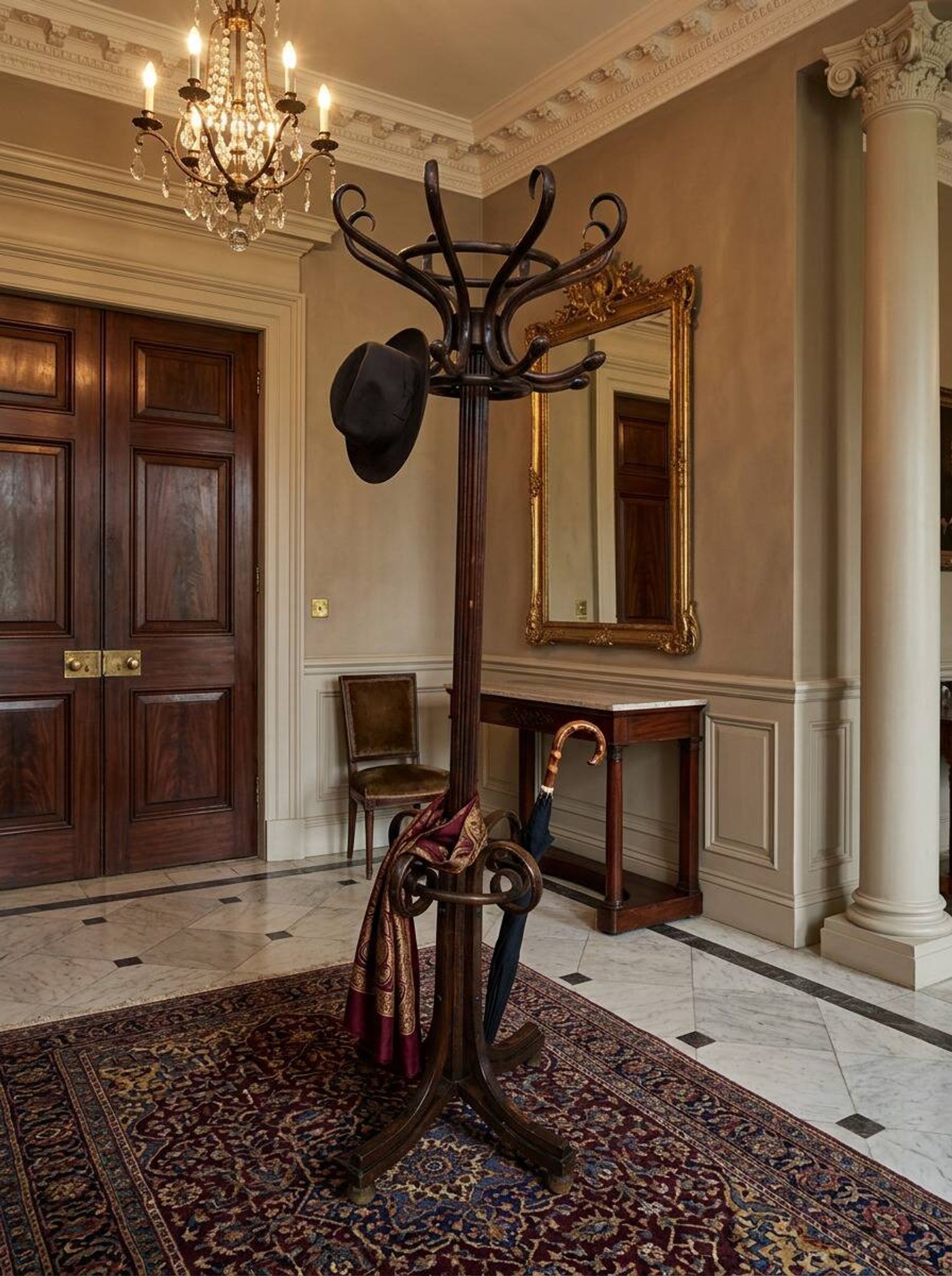 Elegante Appendiabiti a Colonna Stile Thonet