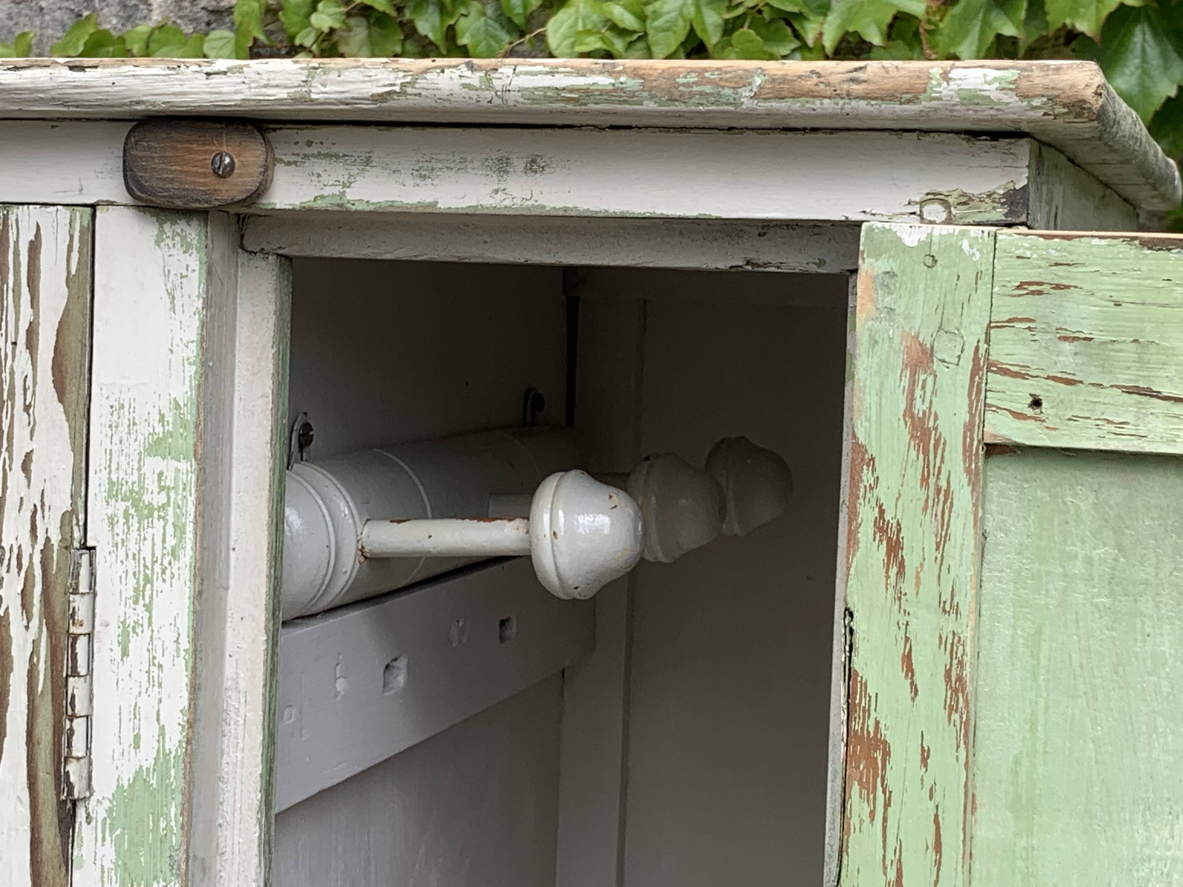 Parisian workshop cabinet 1940