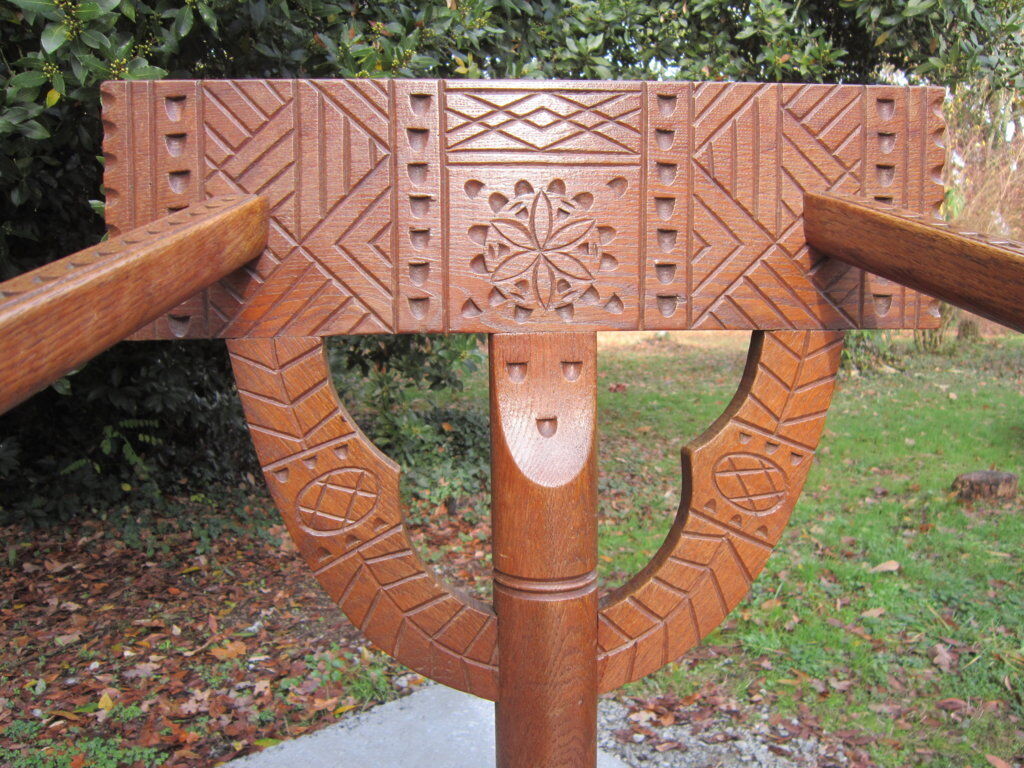 Armchair tripod oak movement Breton ar seiz vibrator