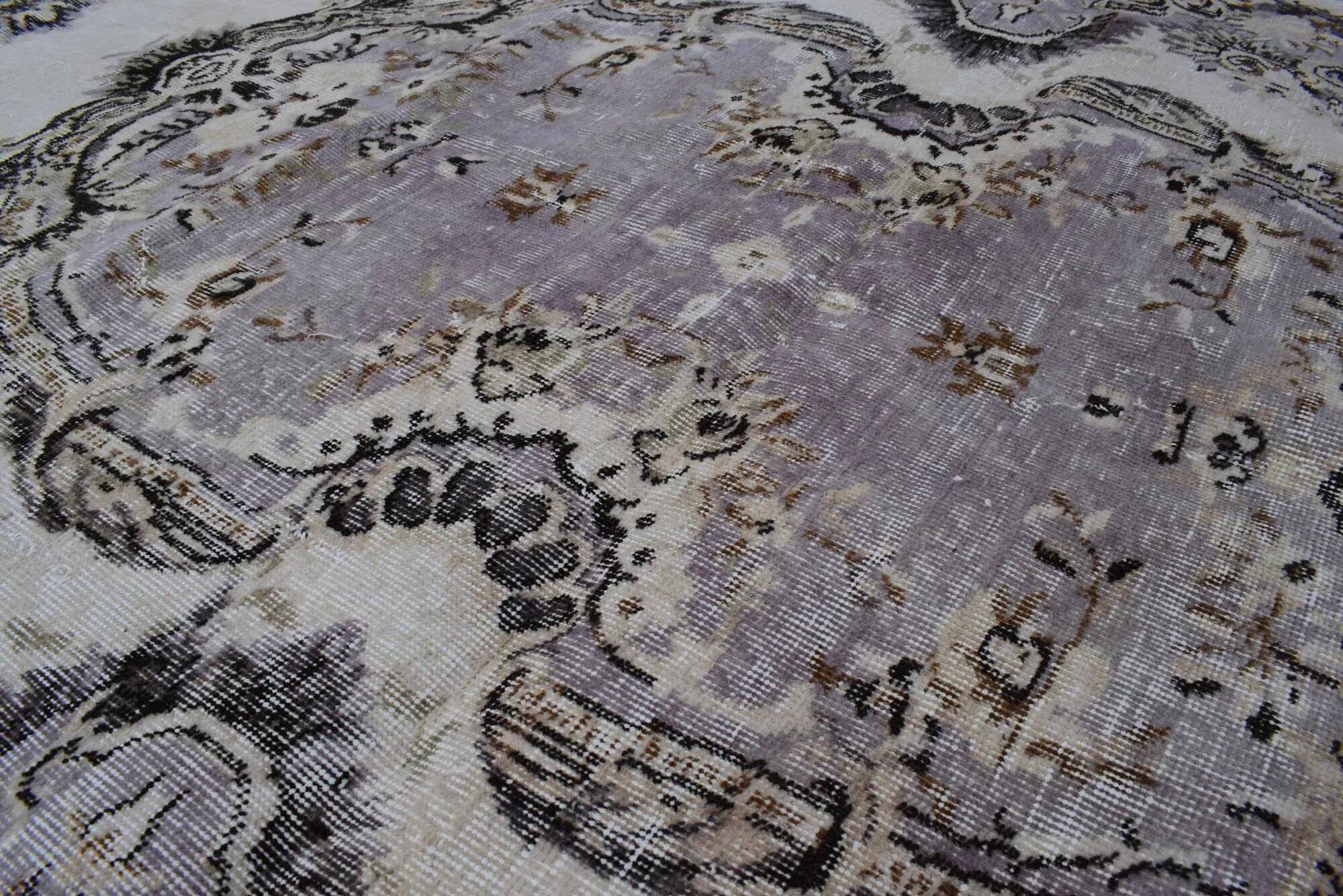 Vintage handmade Turkish rug 210x314 cm