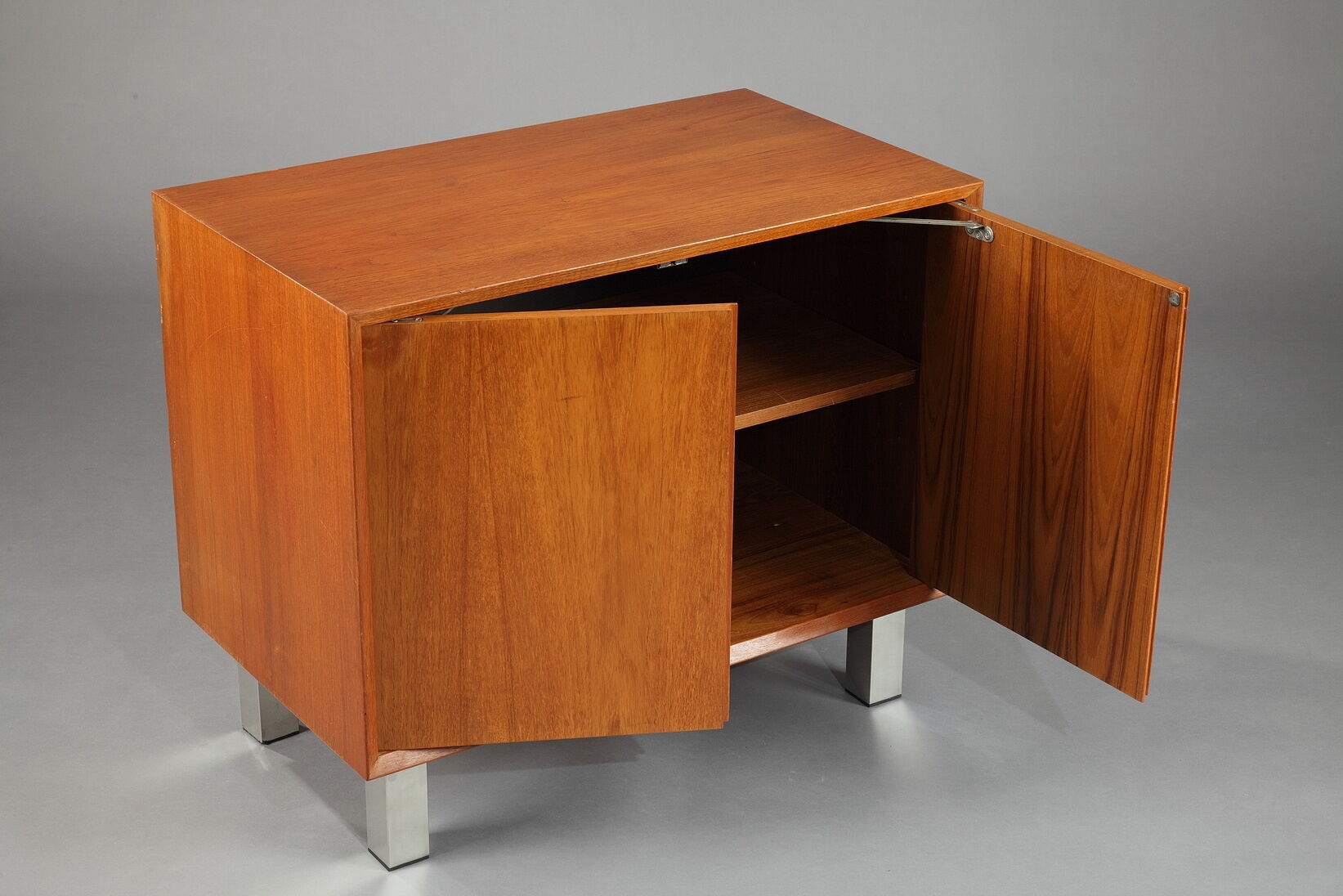 Danish low furniture in teak veneer with two leaves