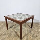 Table en teck avec céramiques, Danemark, années 1960.
