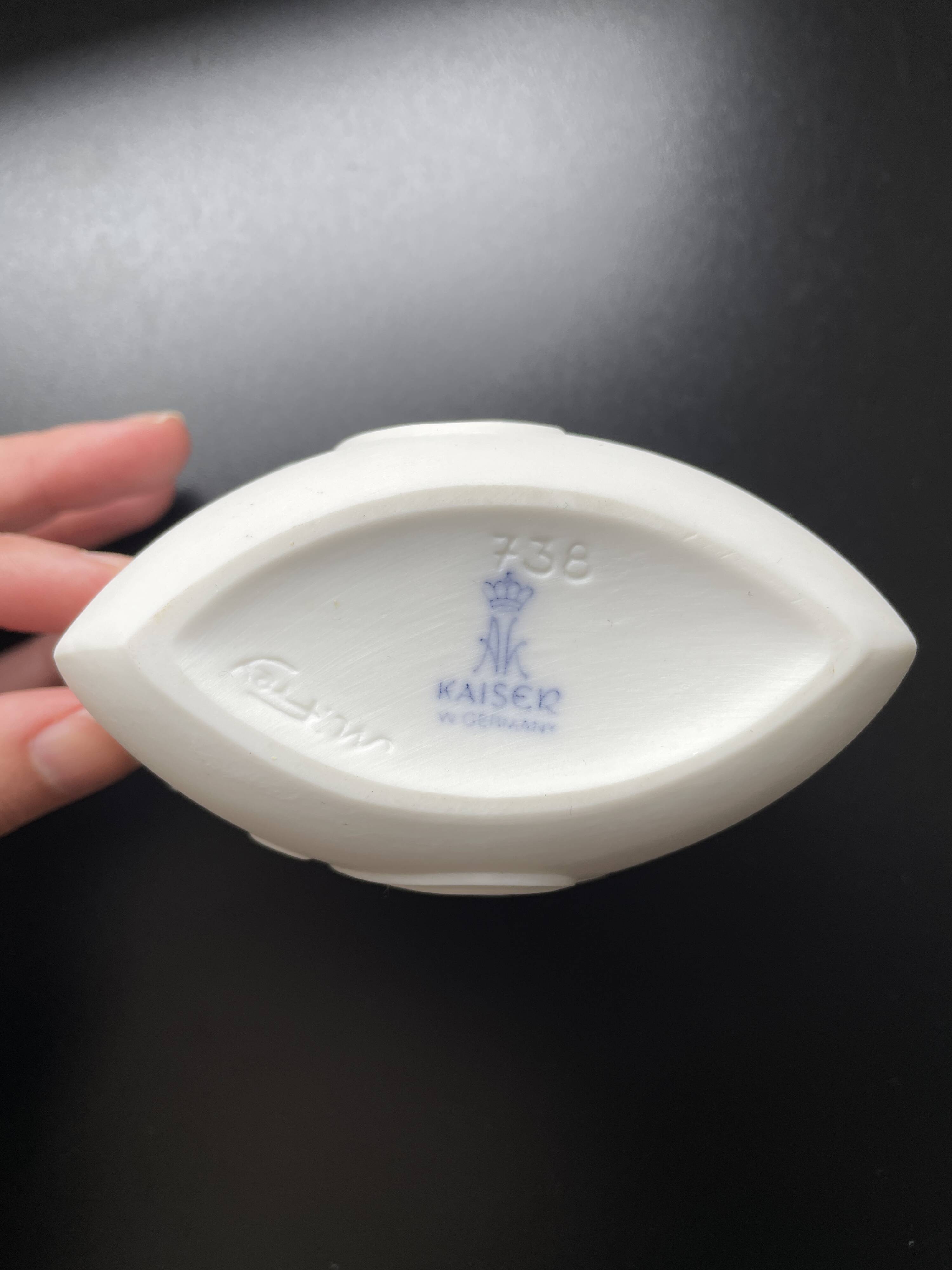 Small Kaiser White Porcelain Vase