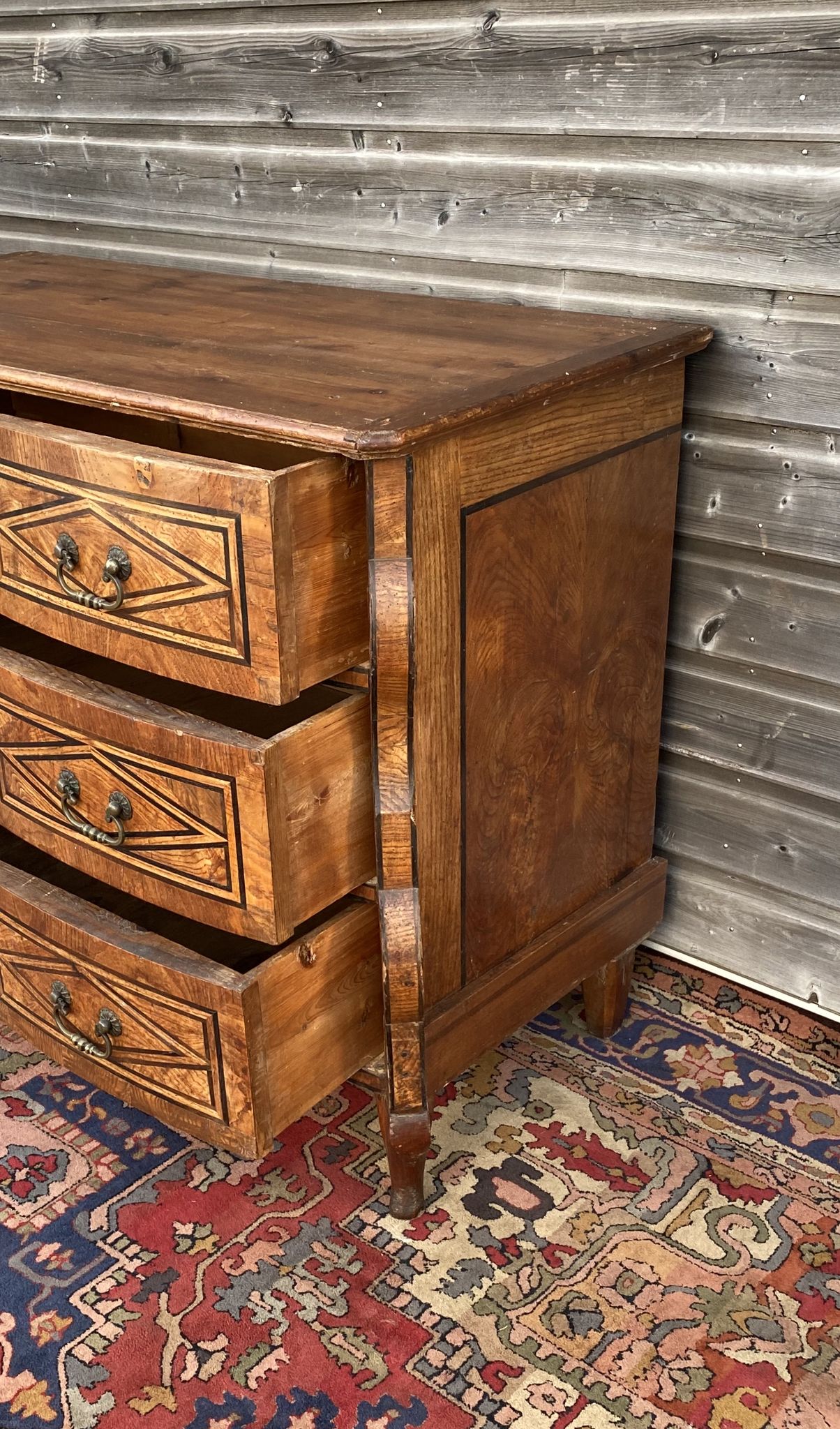Commode Mazarine d’époque Louis XIV provenant du château de Bracquetuit