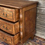 Commode Mazarine d’époque Louis XIV provenant du château de Bracquetuit