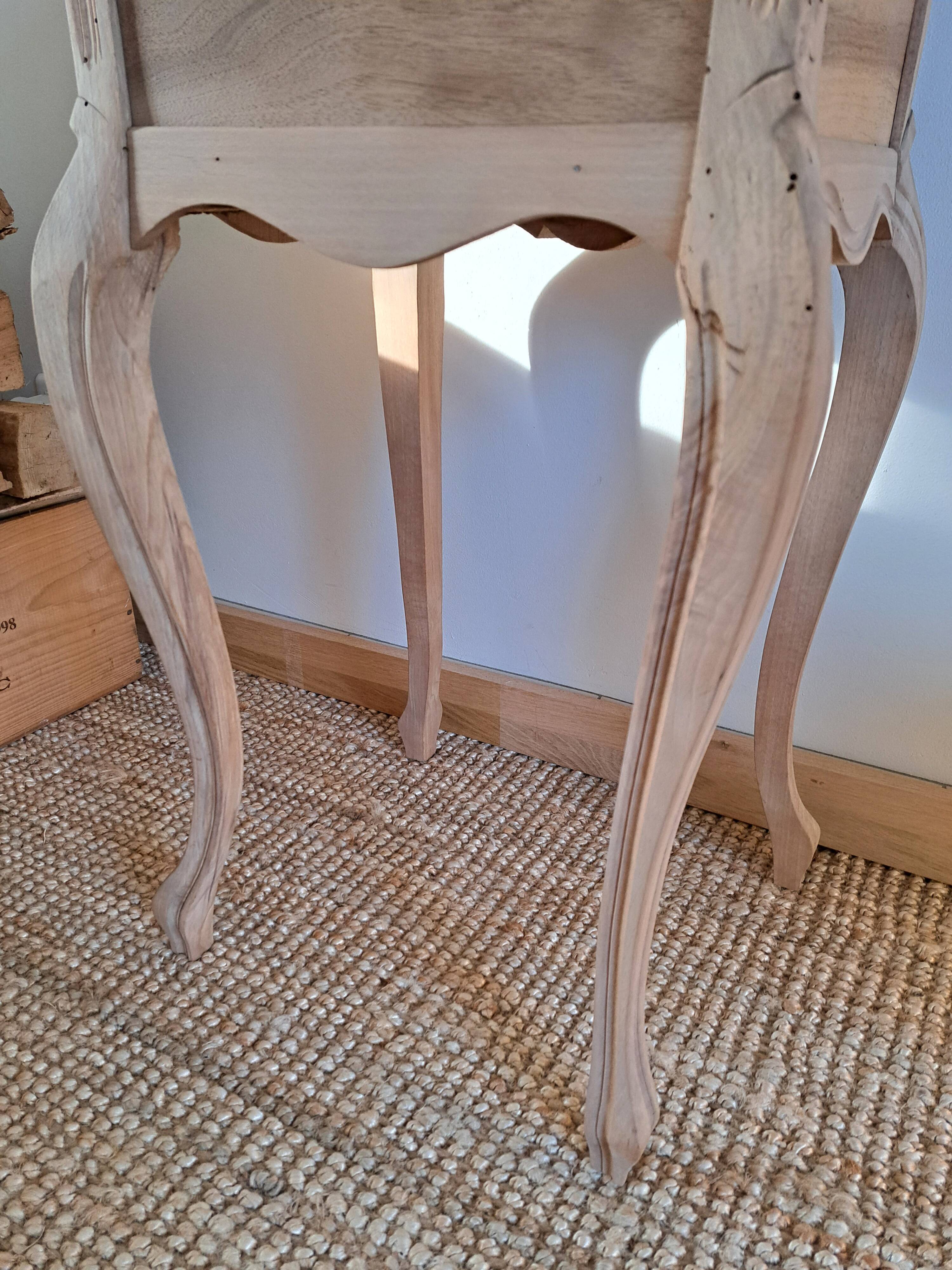 Table d'appoint chevet de style louis XV bois clair
