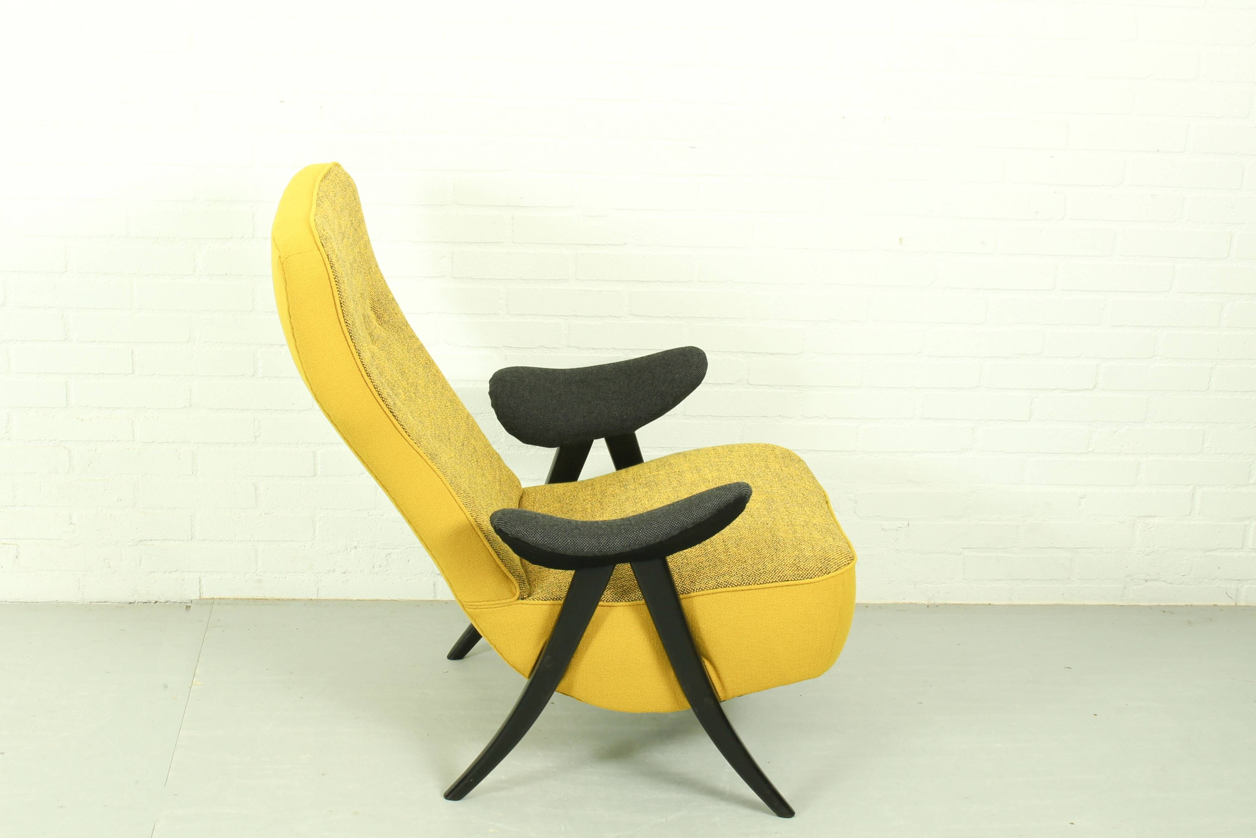 Theo Ruth pour les chaises Artifort Modèle 107 et 137 en Hallingdal Kvadrat.