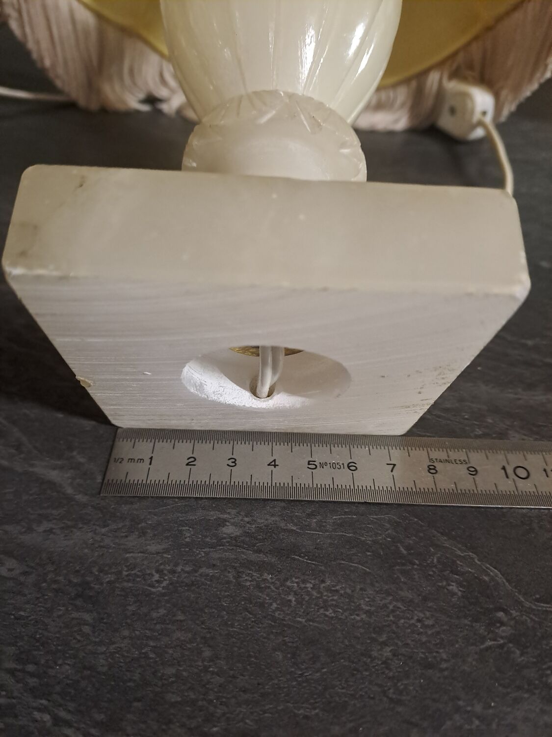 2 bedside lamps in white alabaster with lampshades.