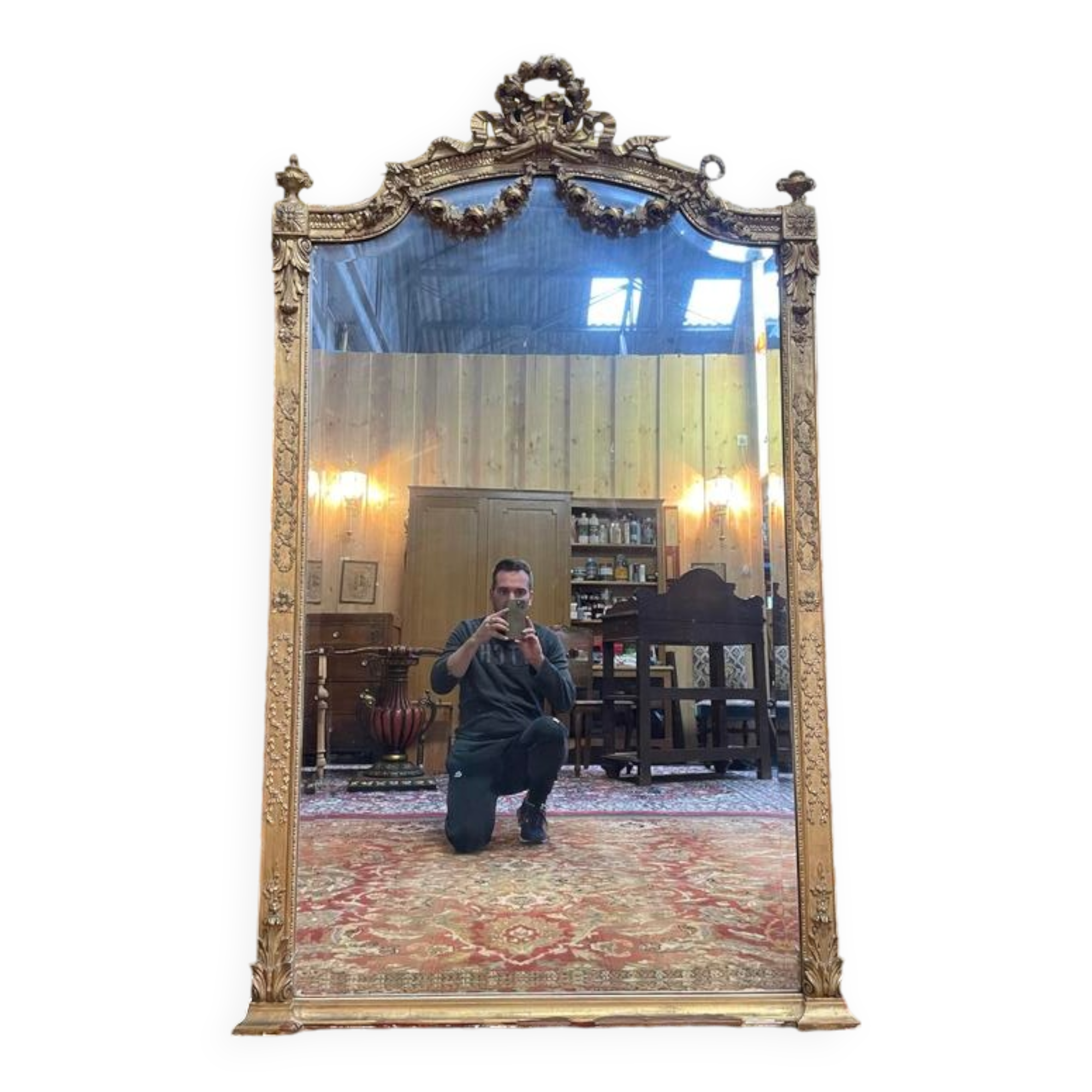 Miroir de style Louis XVI en bois doré