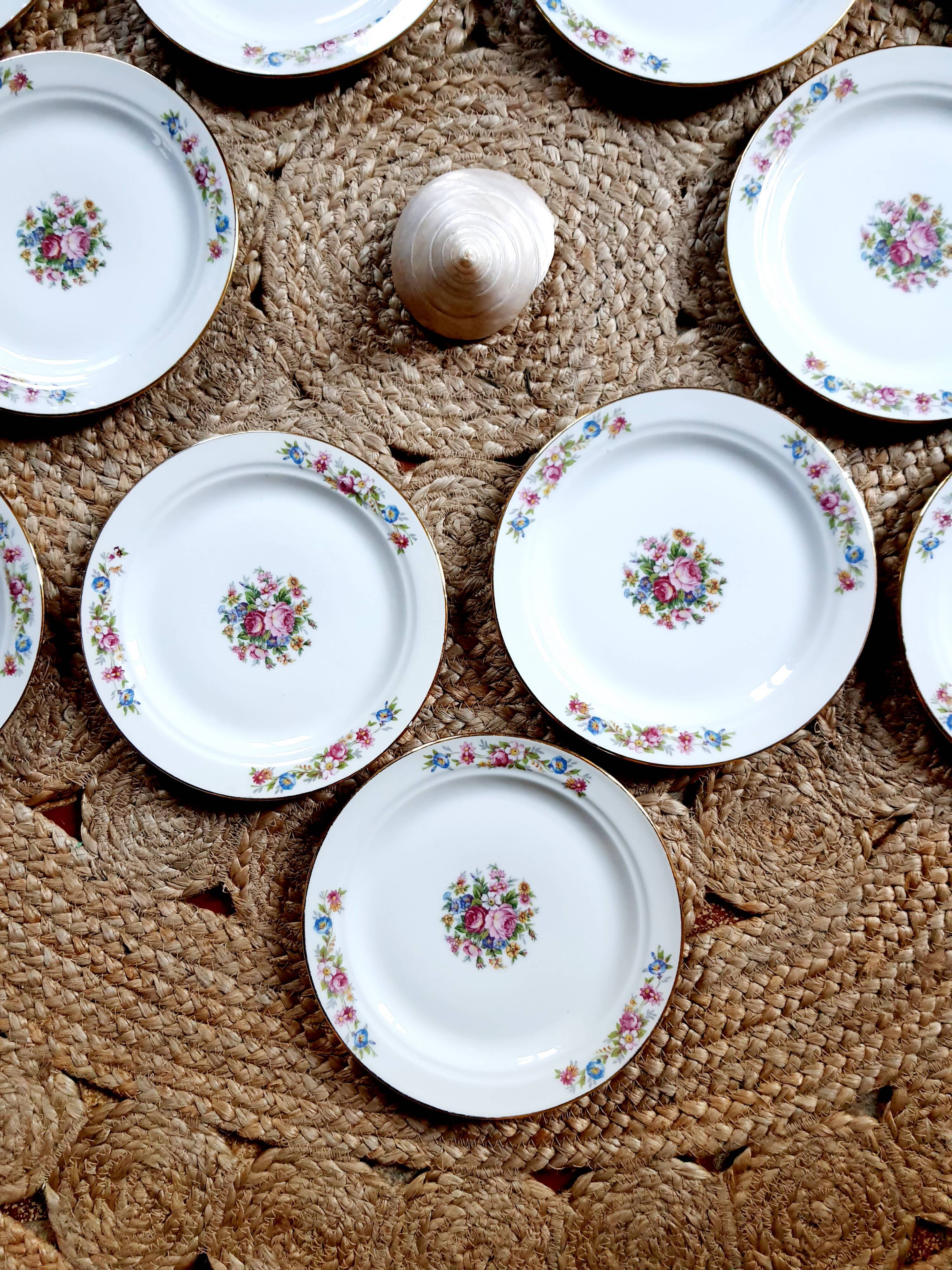 Lot of 6 vintage dessert plates