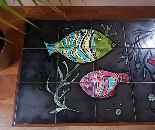 Table basse 1960 céramique décor poisson et piètement métal