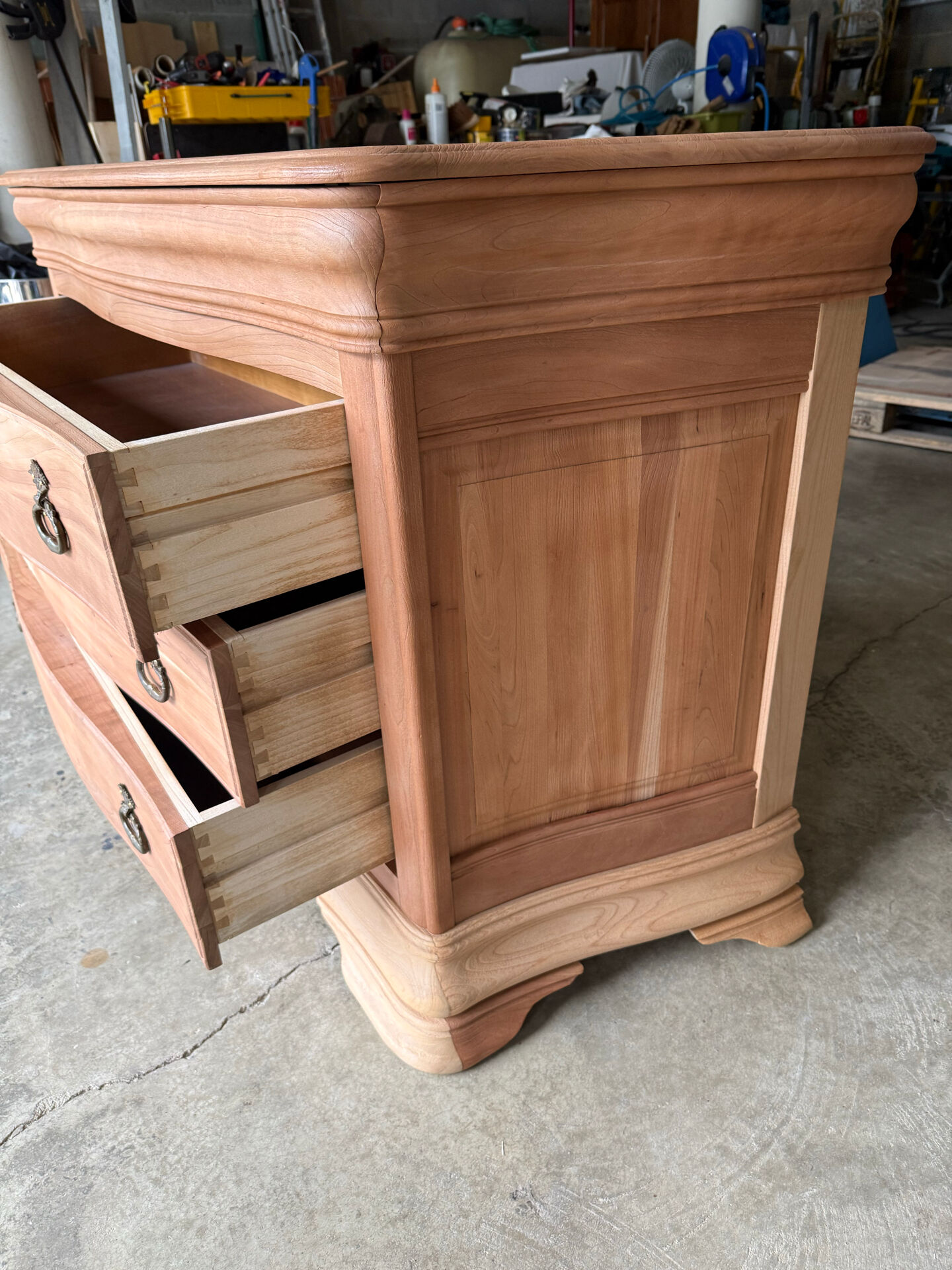 Chest of drawers