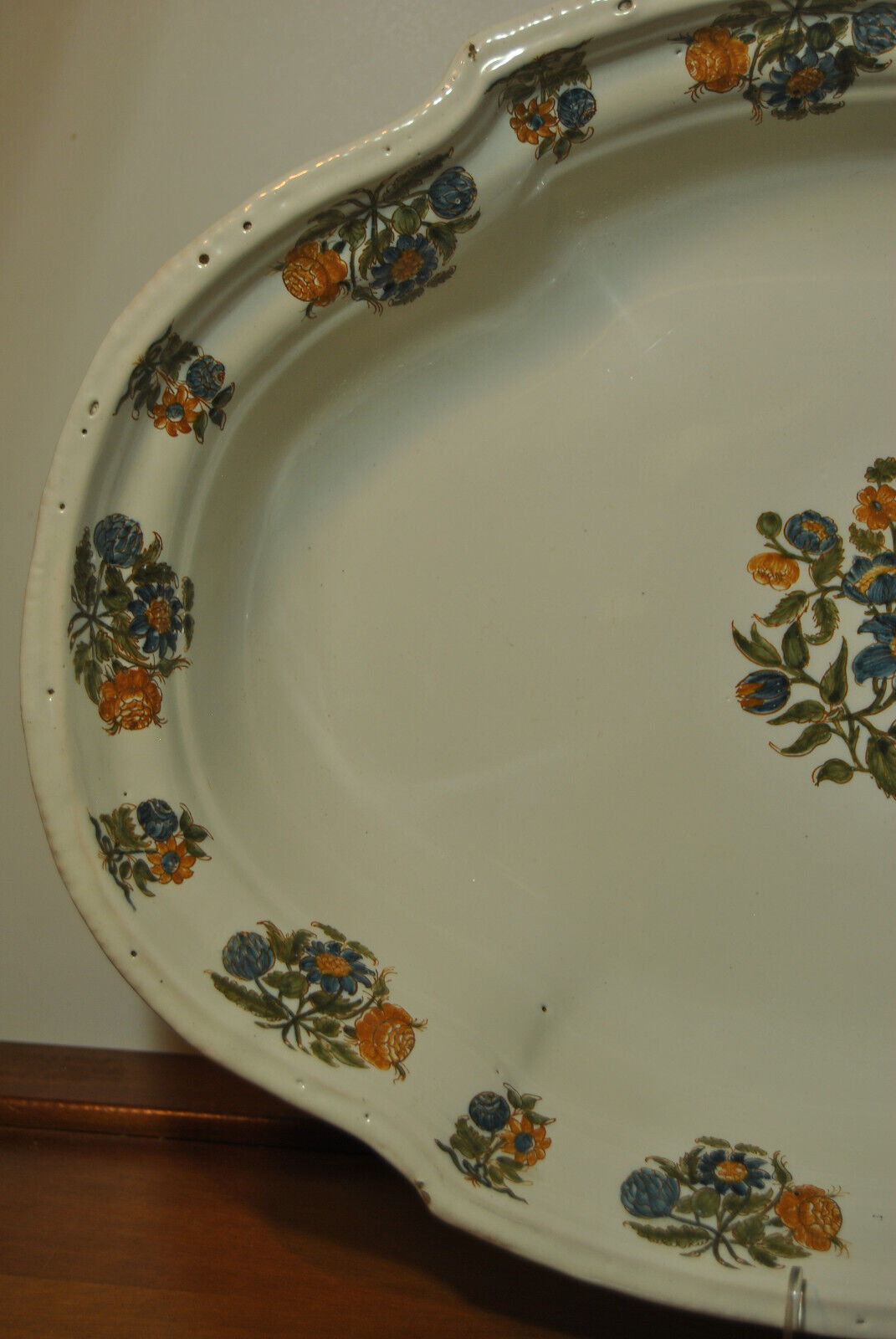 Flat ewer basin earthenware Moustiers Sud France 18th century flower solanée