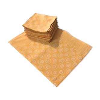 Vintage rectangular tablecloth with 12 towels