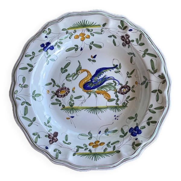 Plat creux en terre cuite émaillée, signé — Beyit