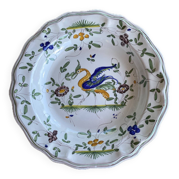 Plat creux en terre cuite émaillée, signé