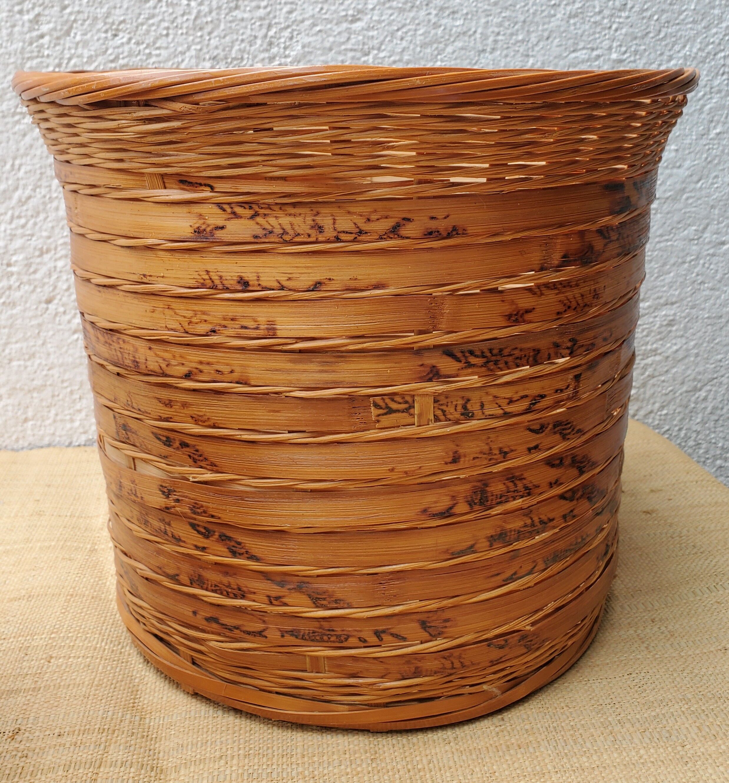 Pair of rattan planters 80