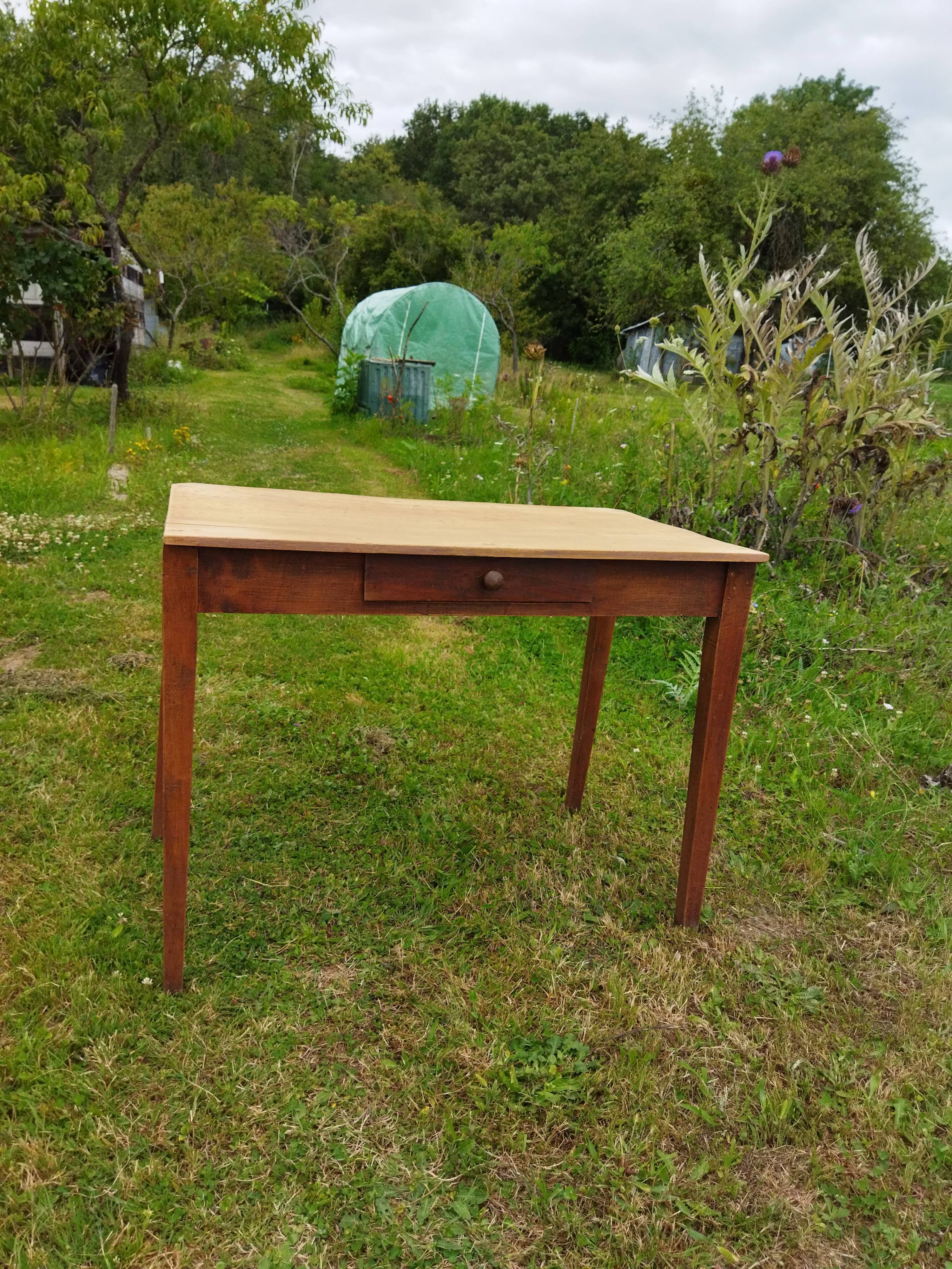 Desktop foot spindles