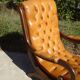 Fauteuils en bois et cuir capitonné, les 2