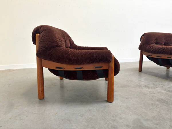 Set of mid-century lounge chairs in oak and teddy