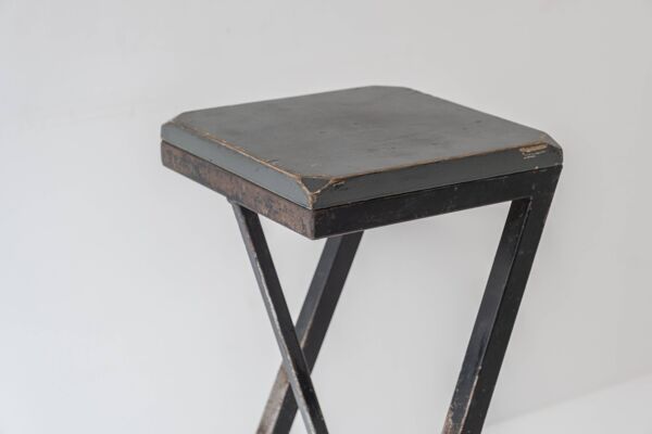 Ensemble de deux tabourets de bar prototypes des années 1950.