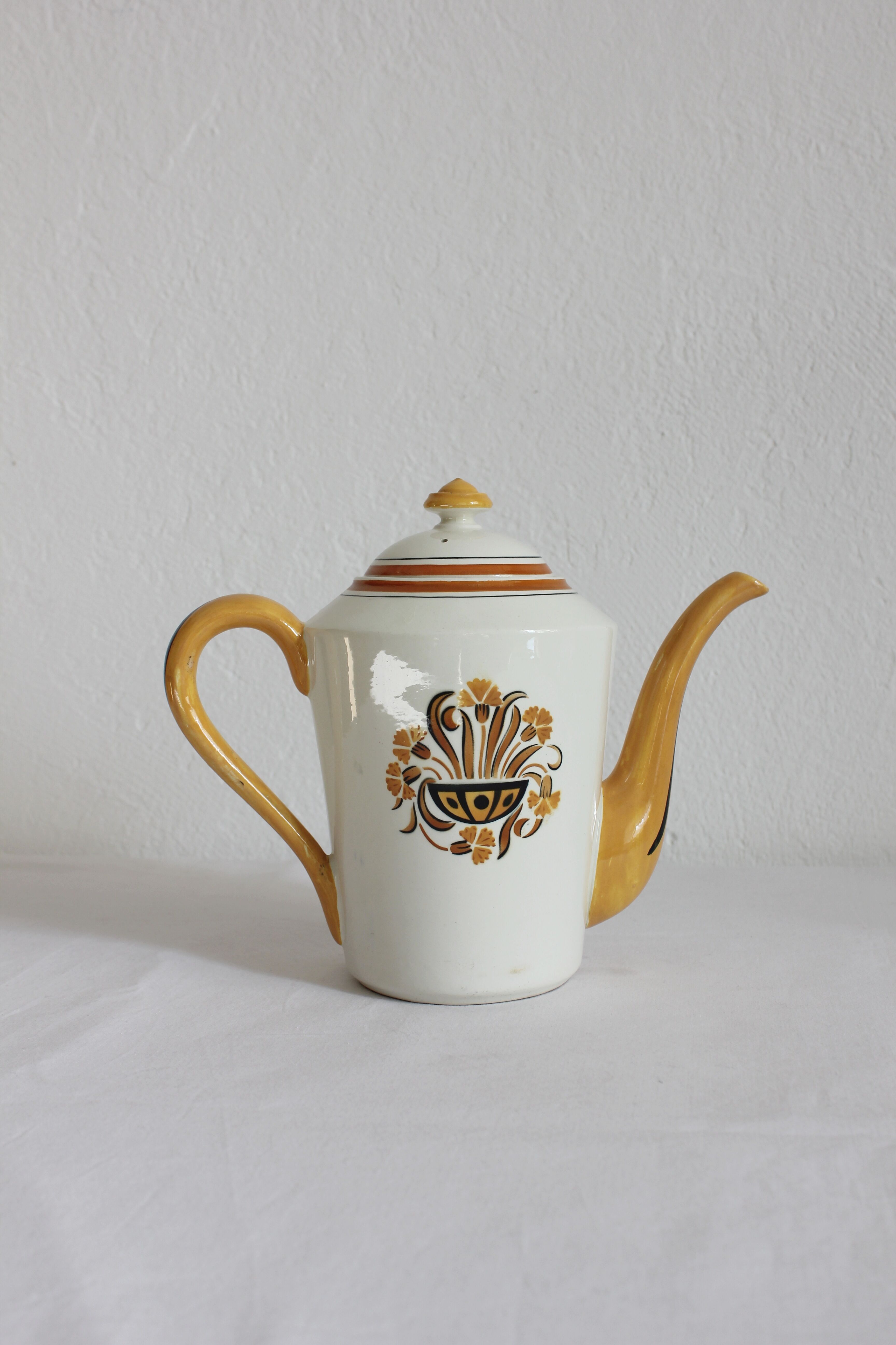 Cafetière ou théière "oeillets" creil et montereau xixe