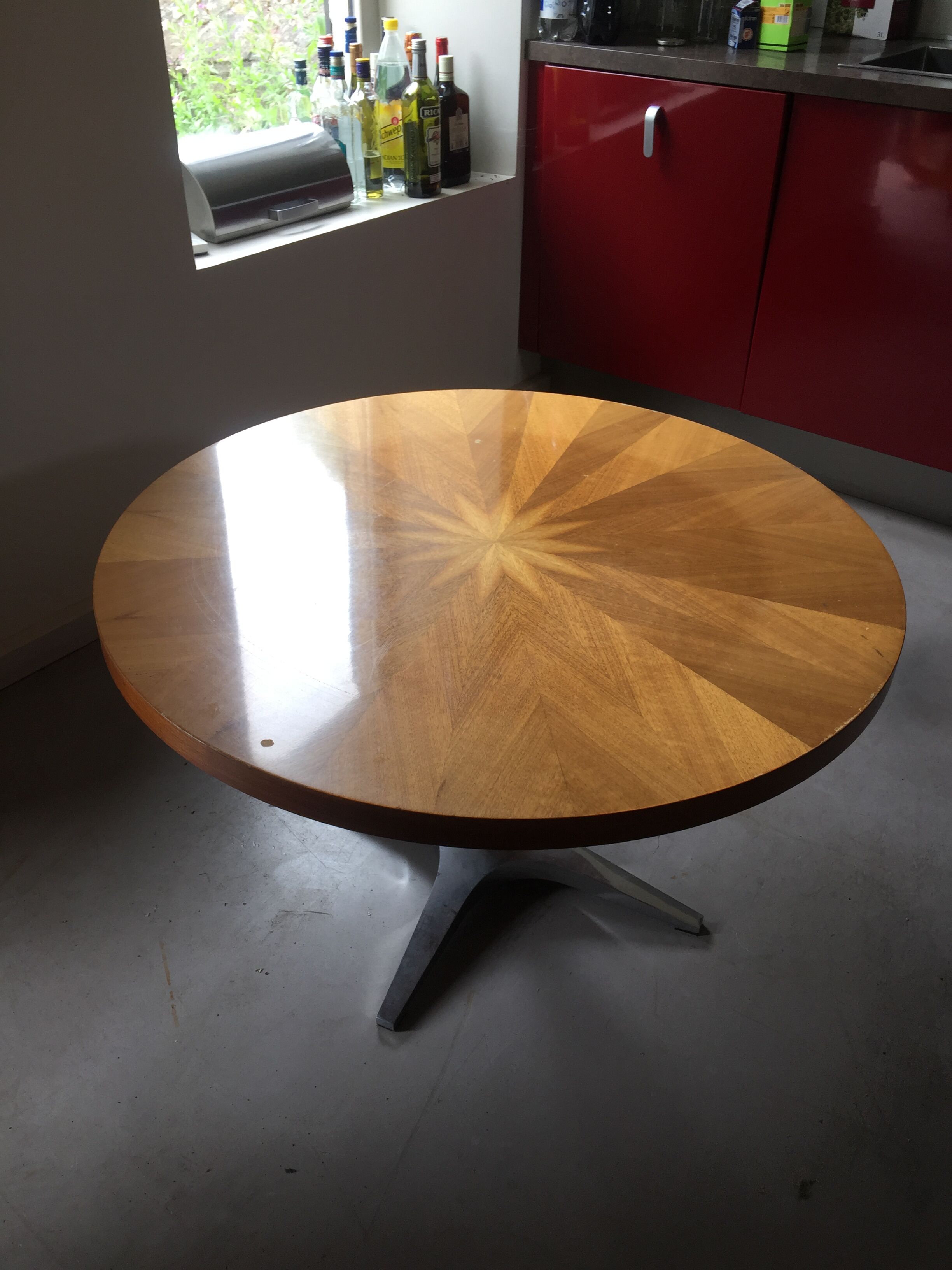 Inlaid circular table