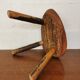 Tabouret de traite, Brutaliste