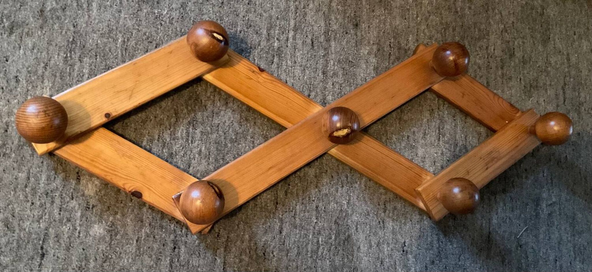 Porte manteau scandinave en pin massif