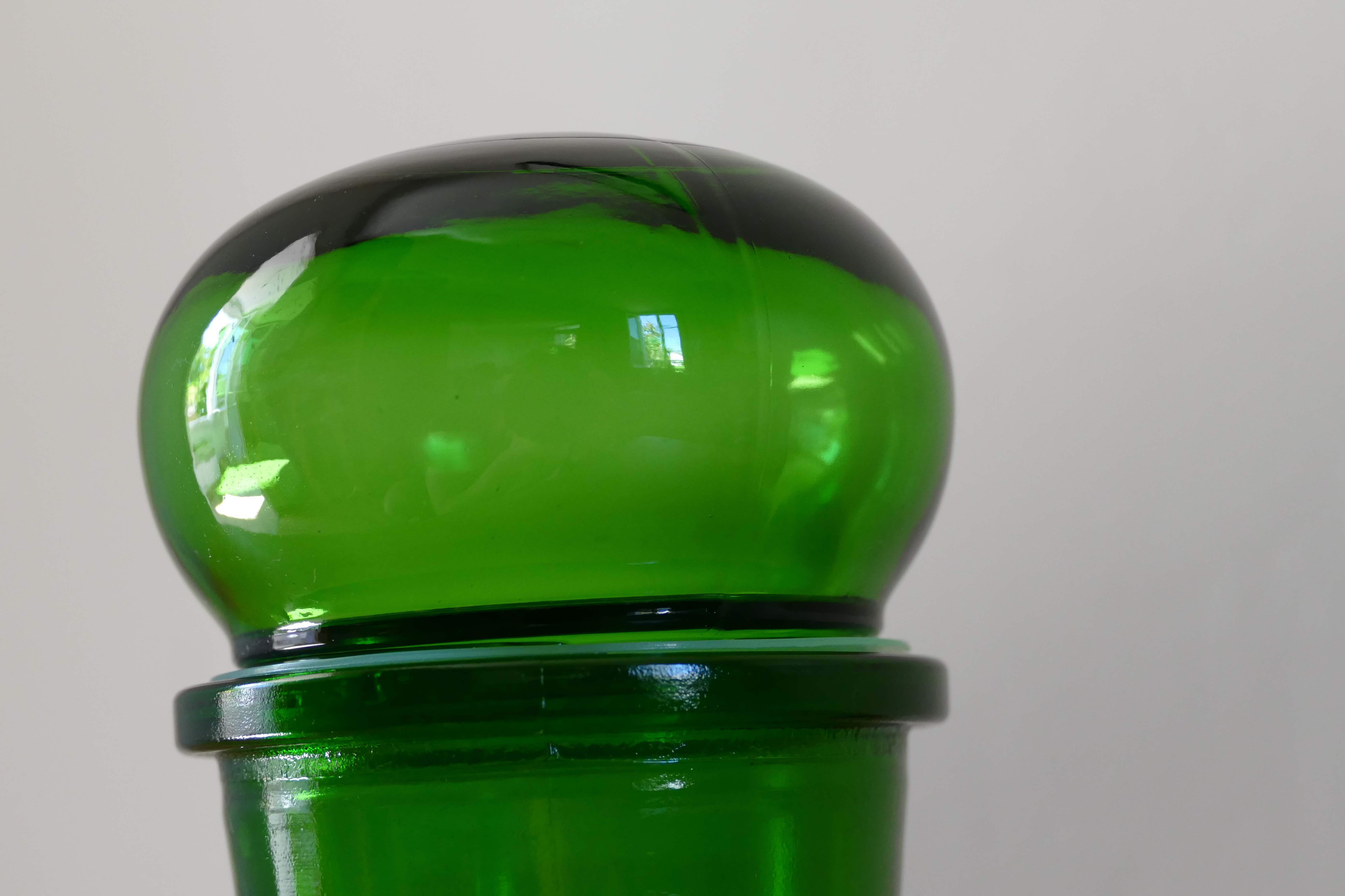 Green vintage apothecary pot and golden ledé