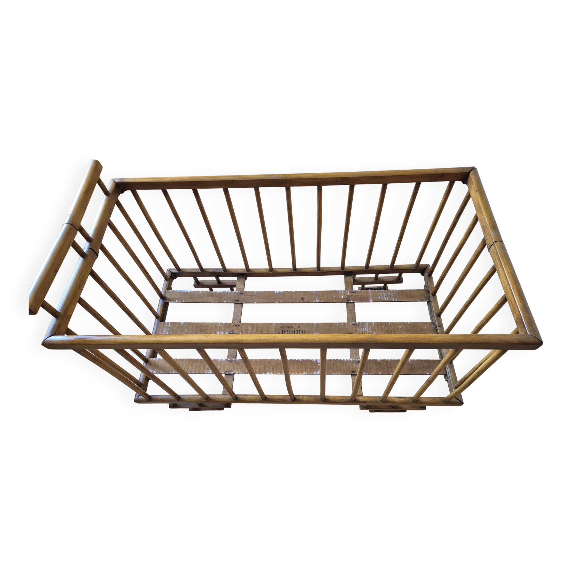 Old folding bed for baby by dodo baby, a french brand from the 1980s.