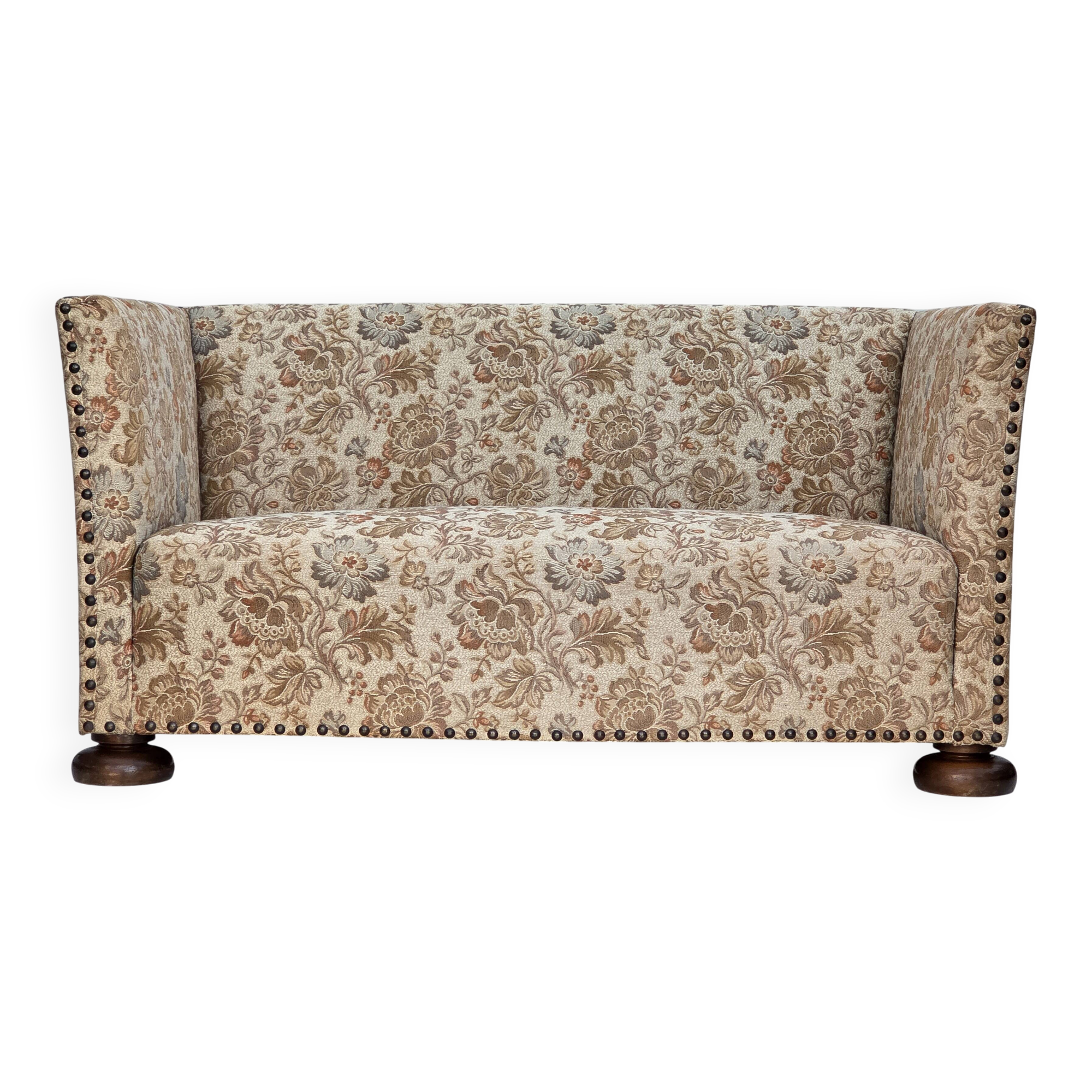 Canapé 2 places danois des années 1950, tissu en beige/marron, bois de chêne.
