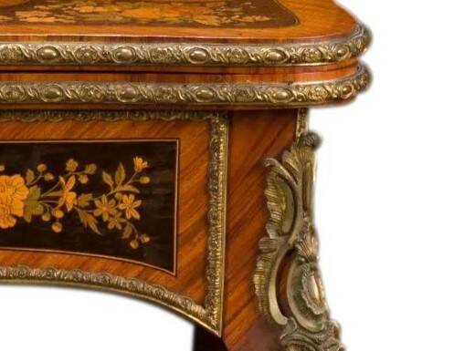 Console, game table in marquetry from the 19th century.