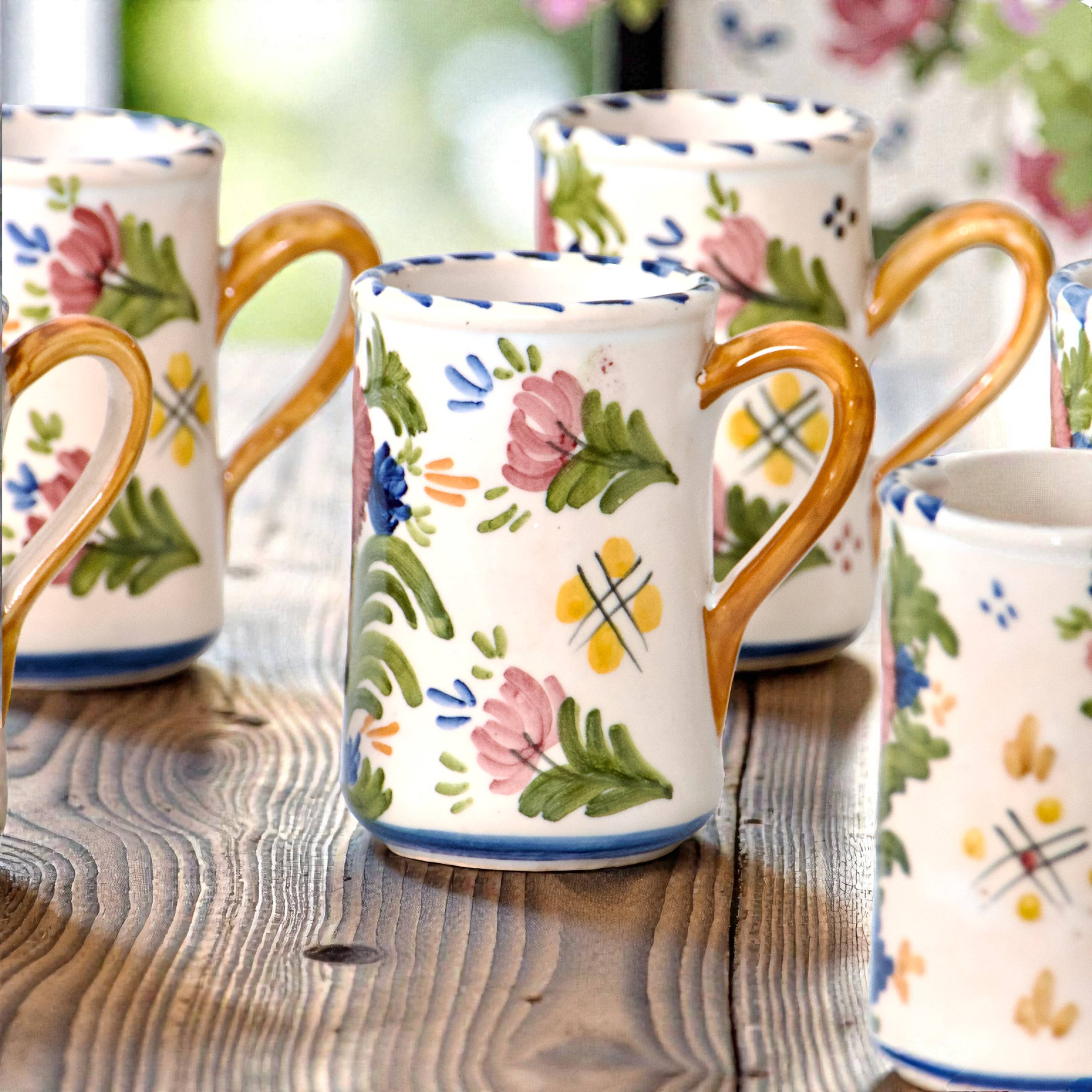 Service ancien grands mugs et carafe de Talavera en terre cuite émaillée