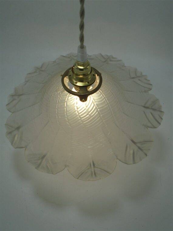 Suspension (spider web decor)