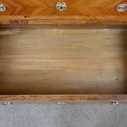 Commode Sauteuse en Marqueterie, Style Louis XVI – 1re partie XXe