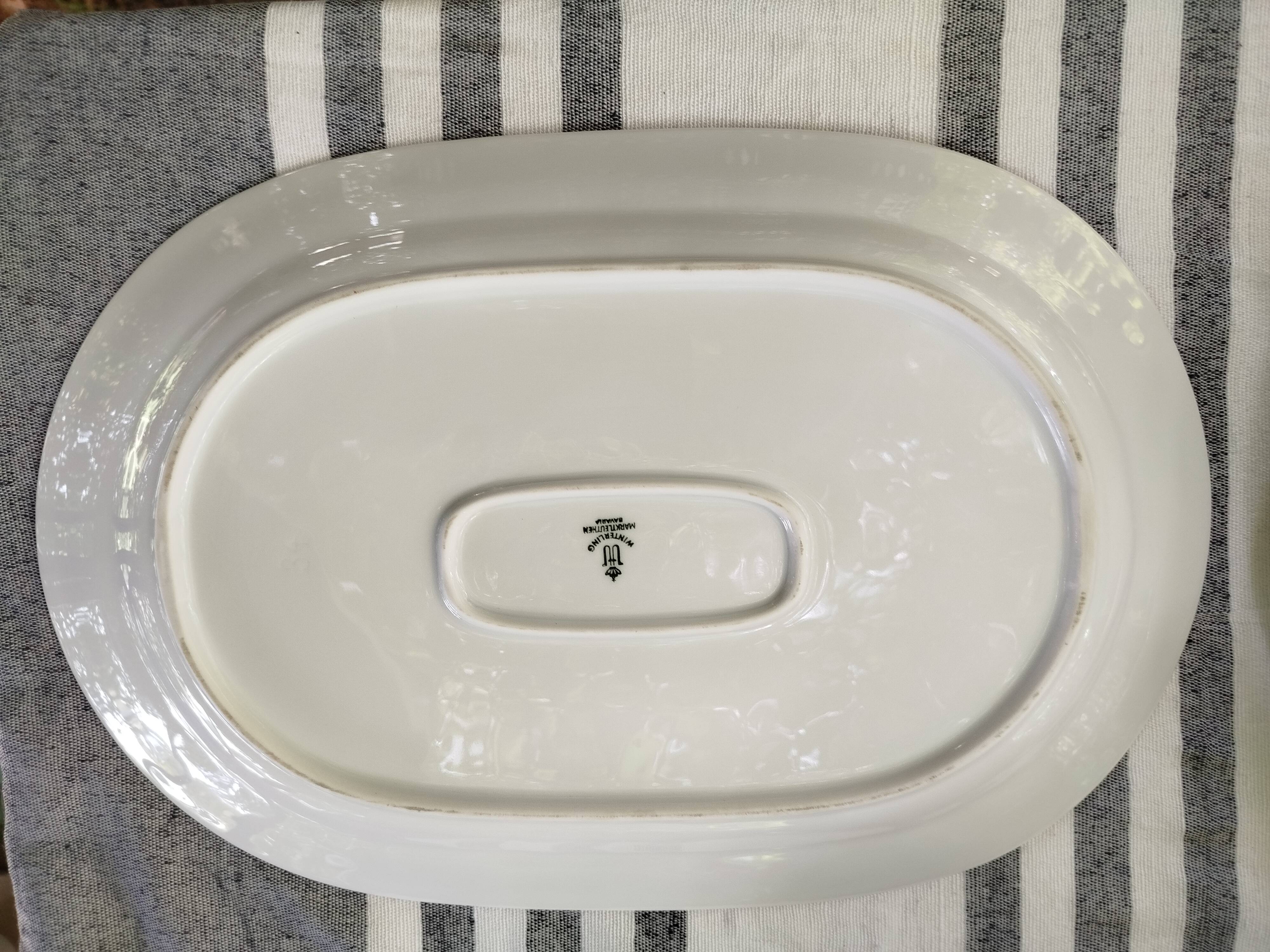 Plat plat en porcelaine