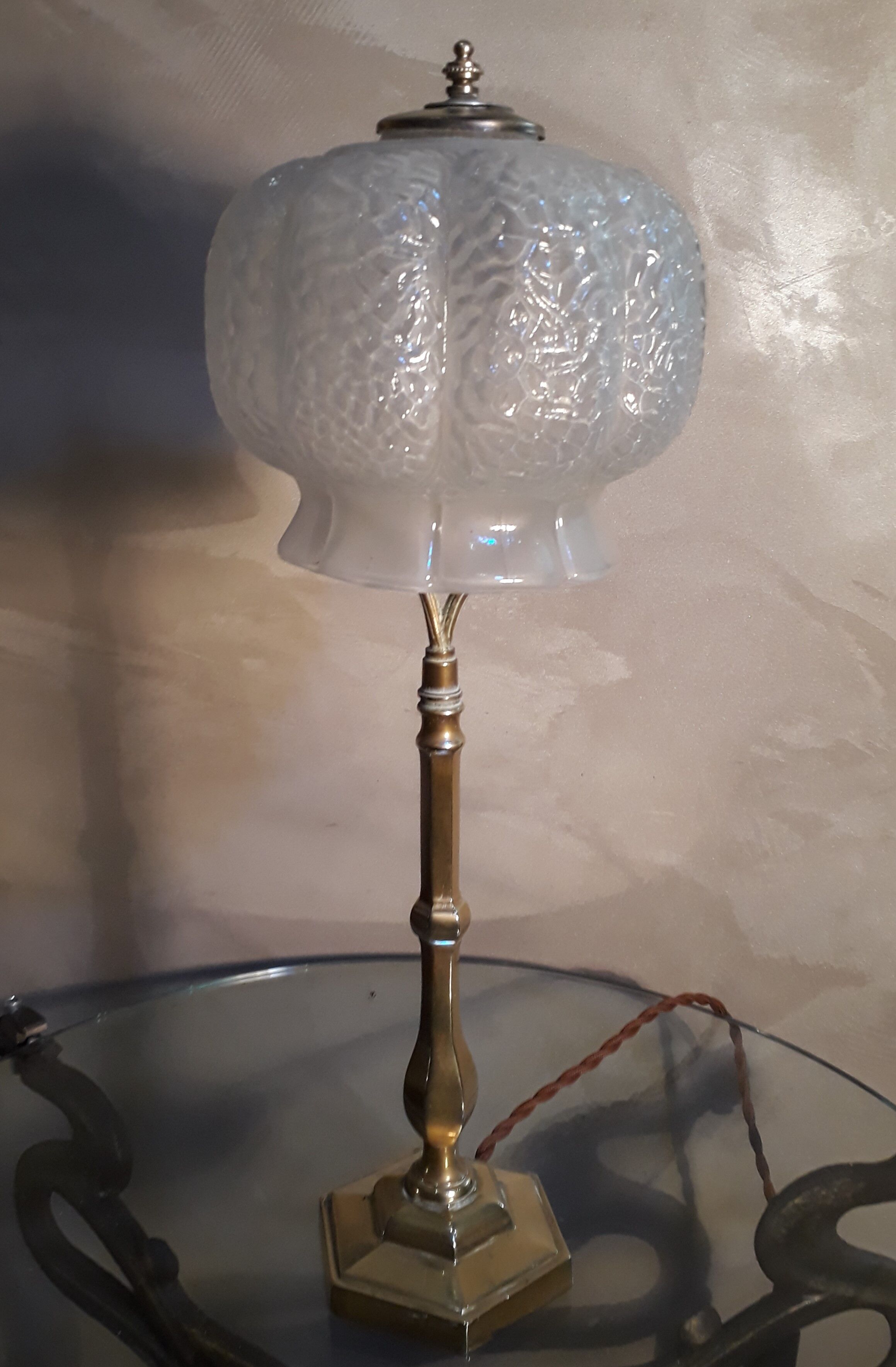 Large brass lamp and its moulded glass in the shape of a bell, art deco style 1930 electrici