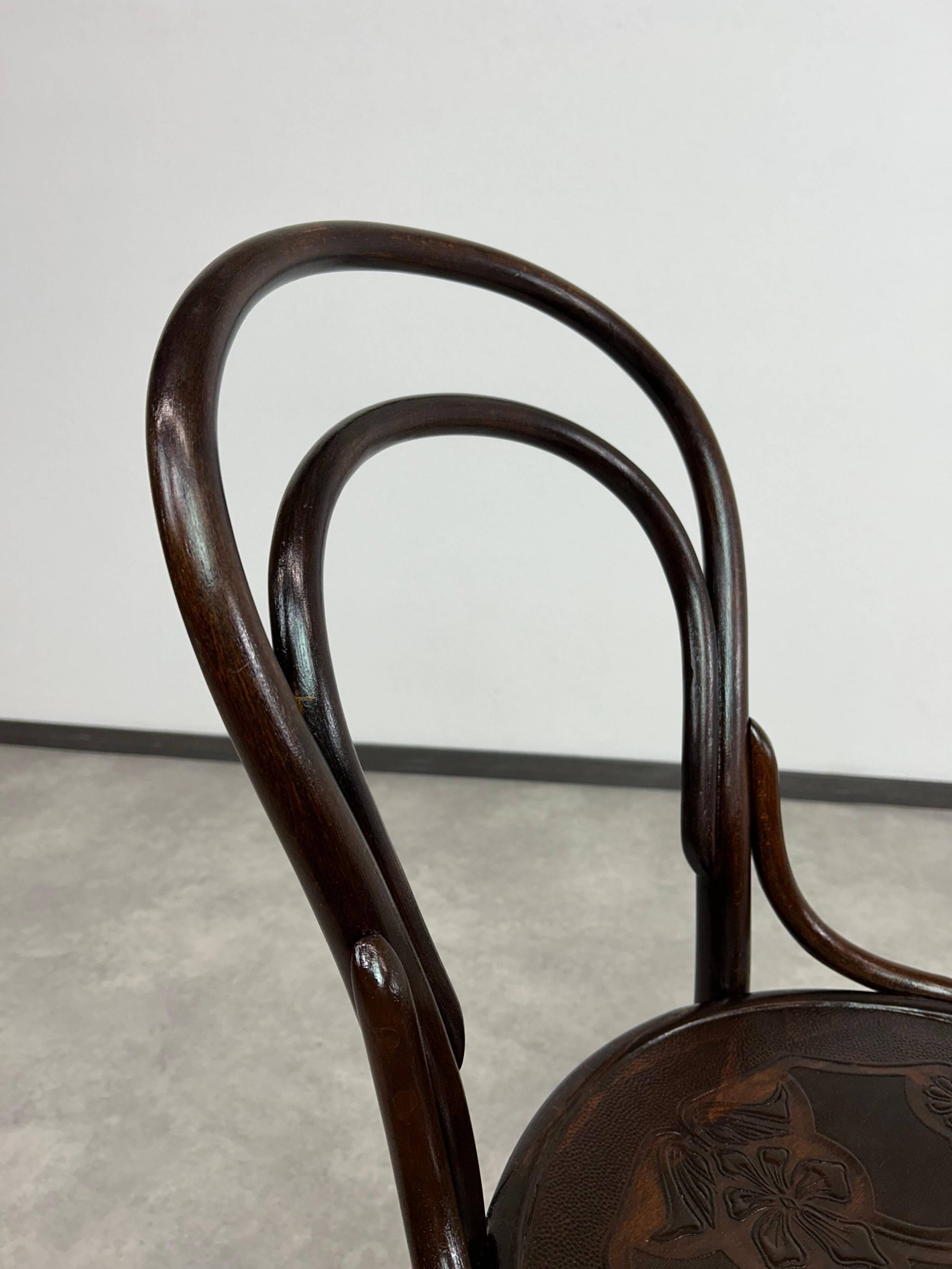 Bentwood dining chair No. 14 by Thonet