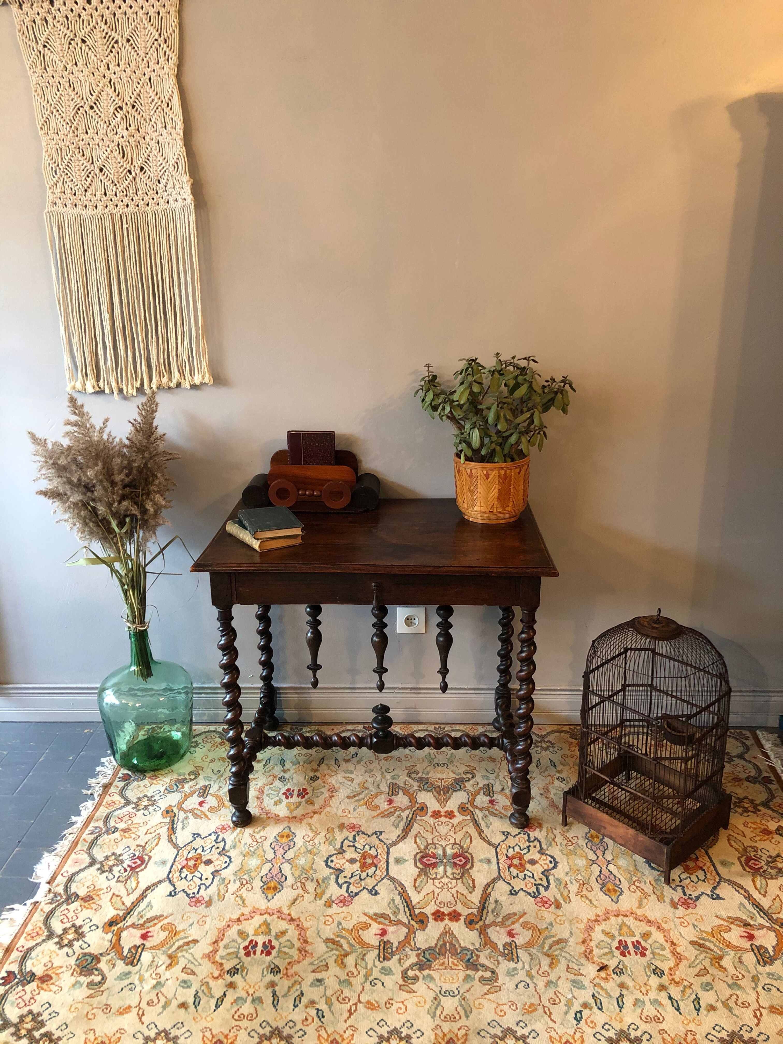 Office, writing table at the end of the 19th century