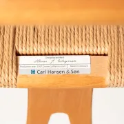 Ensemble de quatre chaises "Wishbone" CH24 de Hans J. Wegner, design de 1950.